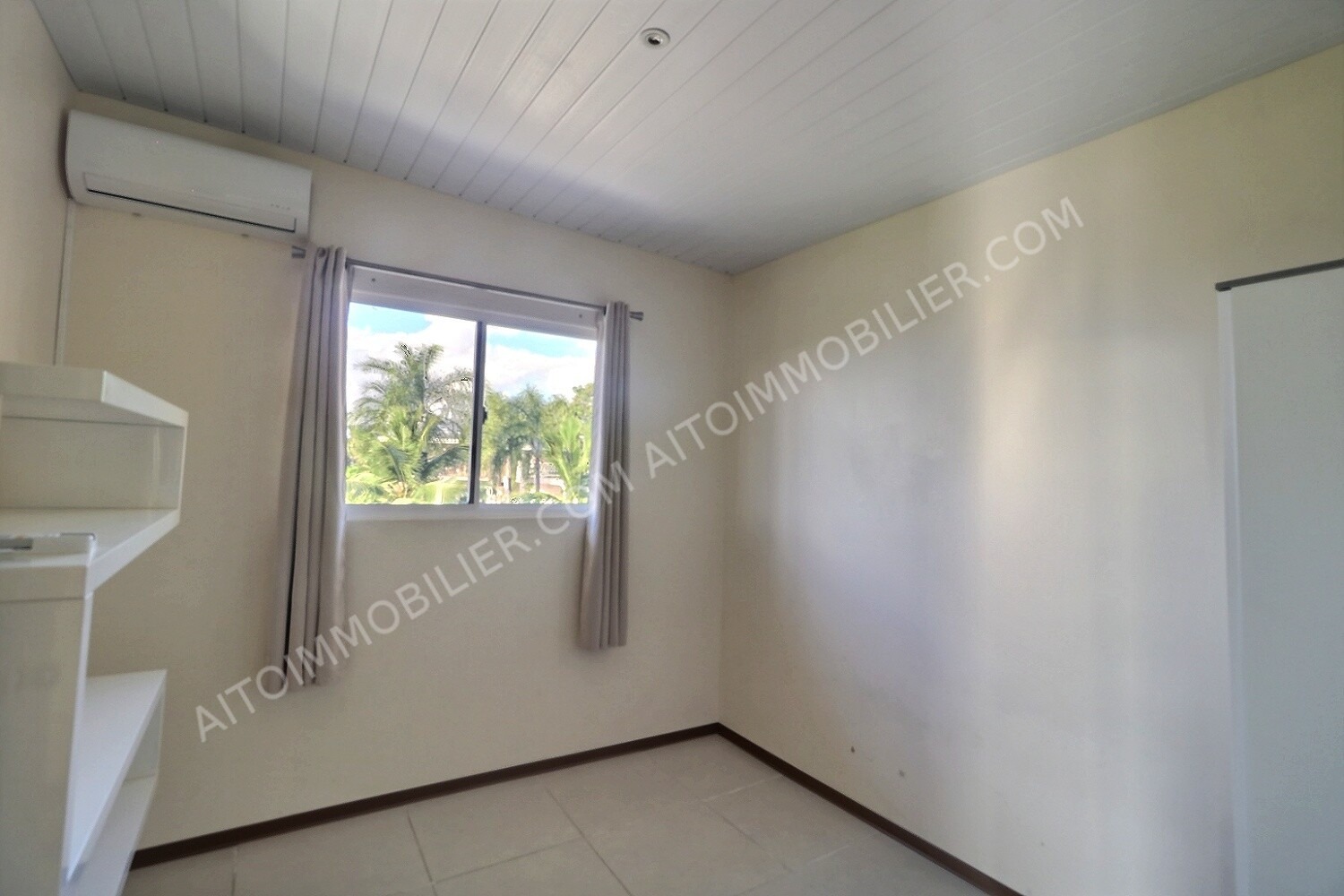 À LOUER APPARTEMENT F4 ARUE 10