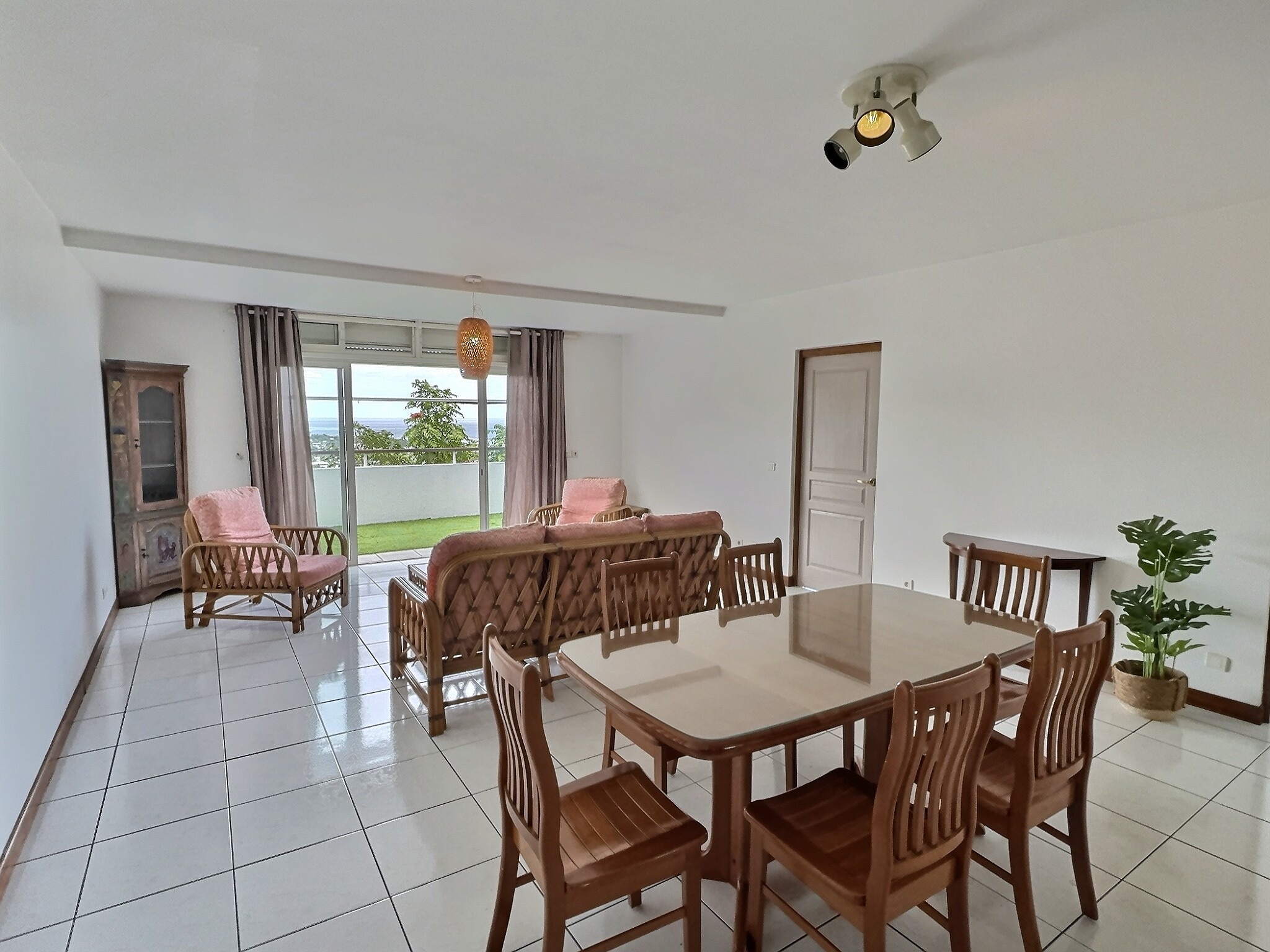 À LOUER APPARTEMENT F2 BIS PUNAAUIA 3