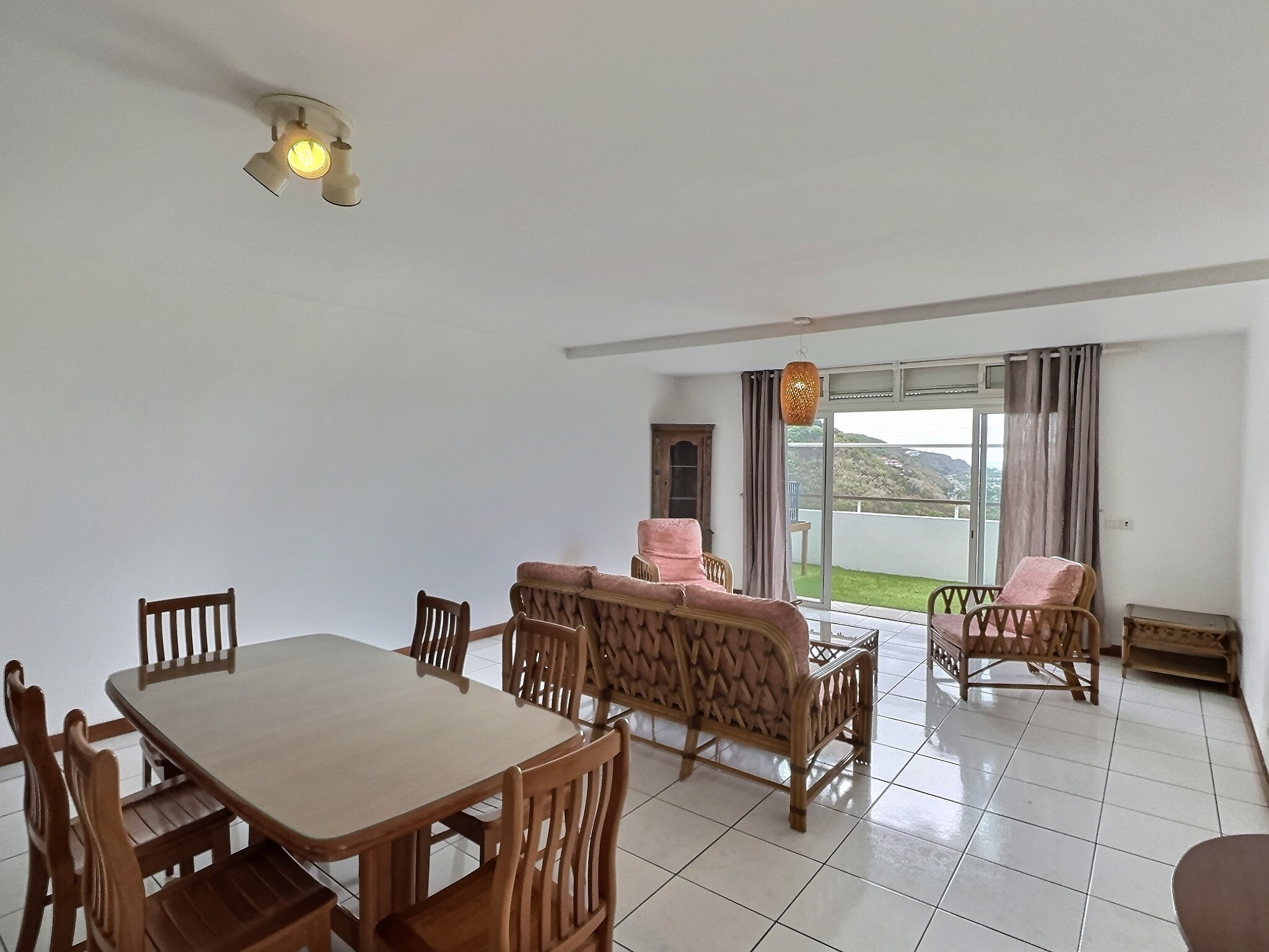 À LOUER APPARTEMENT F2 BIS PUNAAUIA 2