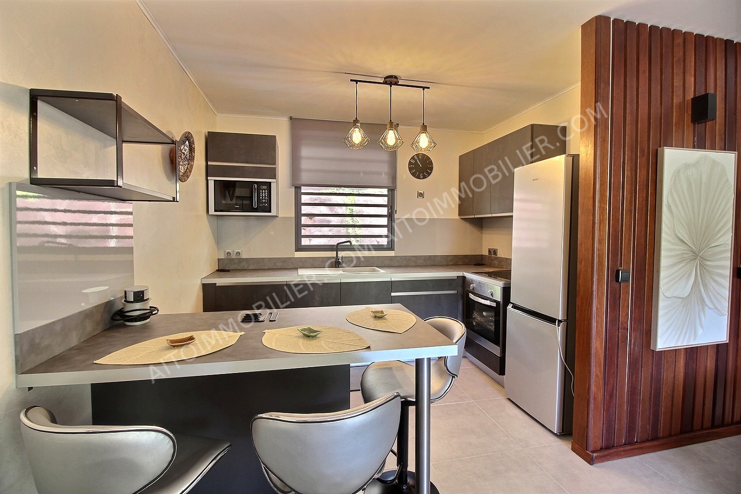 A vendre bel appartement neuf de type F2  standing en dernier étage. 2