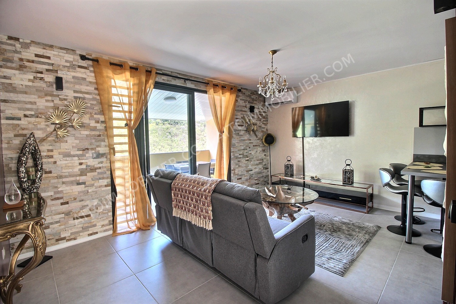 A vendre bel appartement neuf de type F2  standing en dernier étage. 4