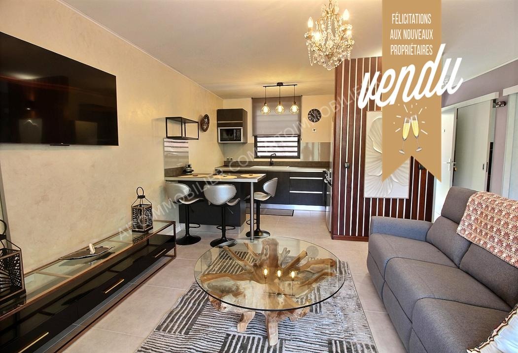 A vendre bel appartement neuf de type F2  standing en dernier étage. 1