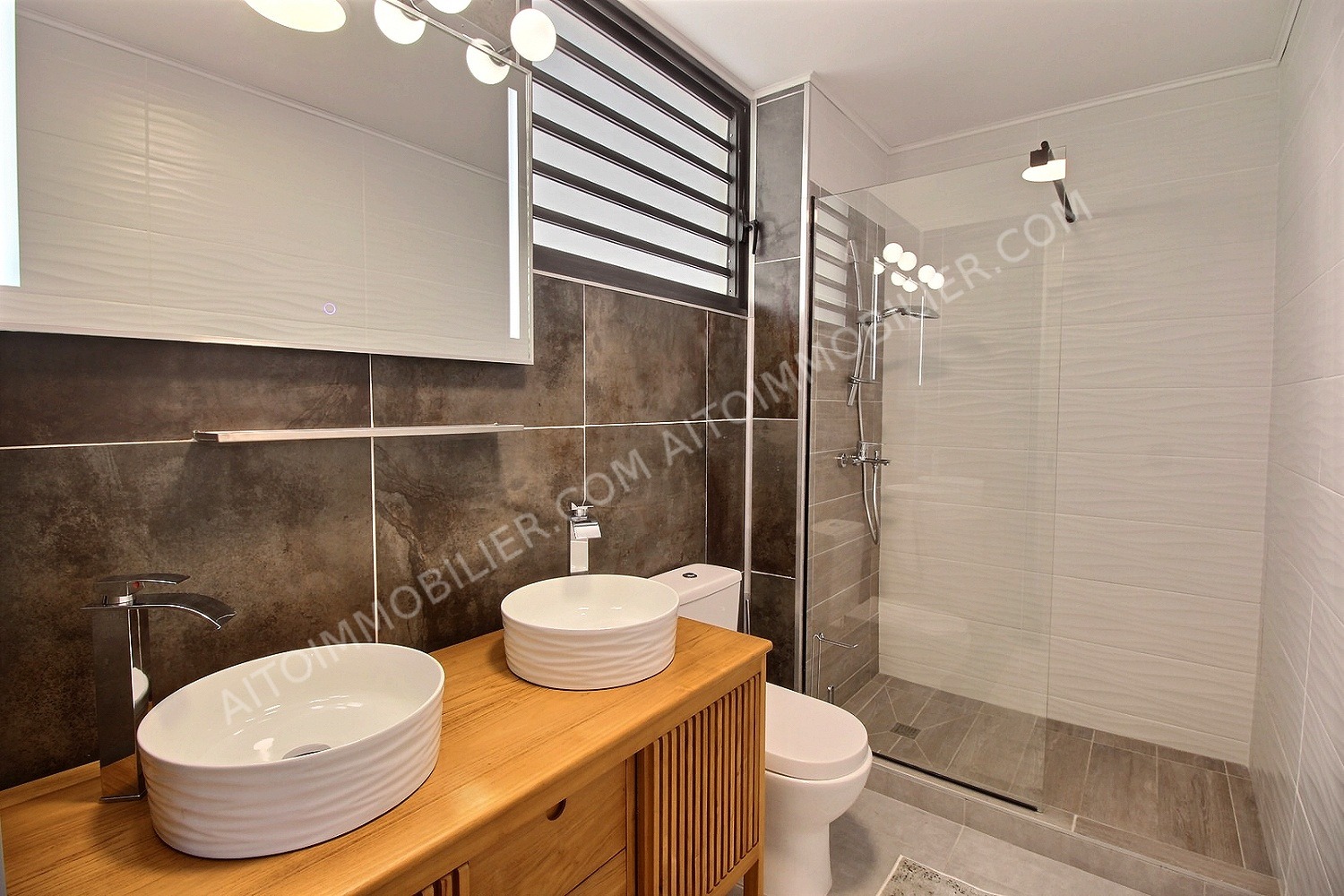 A vendre bel appartement neuf de type F2  standing en dernier étage. 6