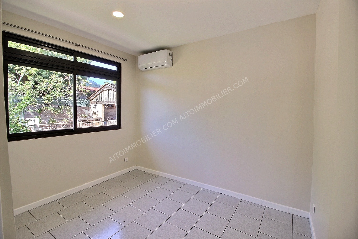 A LOUER MAISON F3 PAMATAI 5