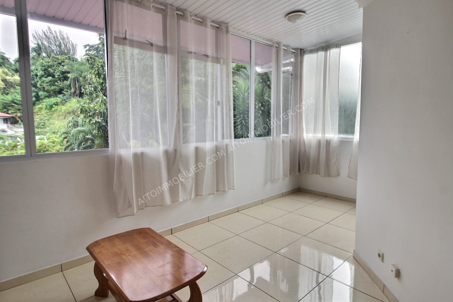 A LOUER APPARTEMENT F2 PIRAE 1