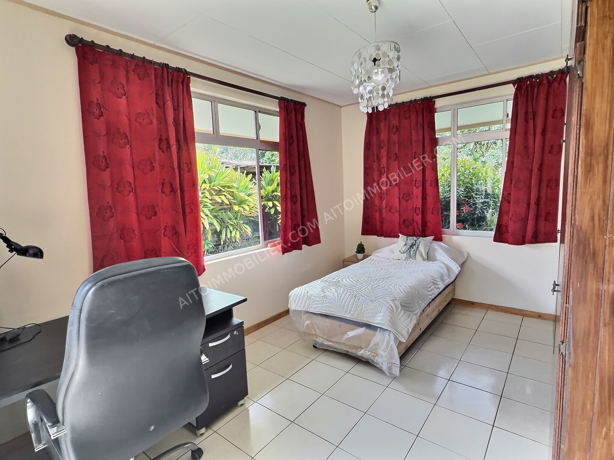 A LOUER F4 + 1 BUREAU PAPARA 6