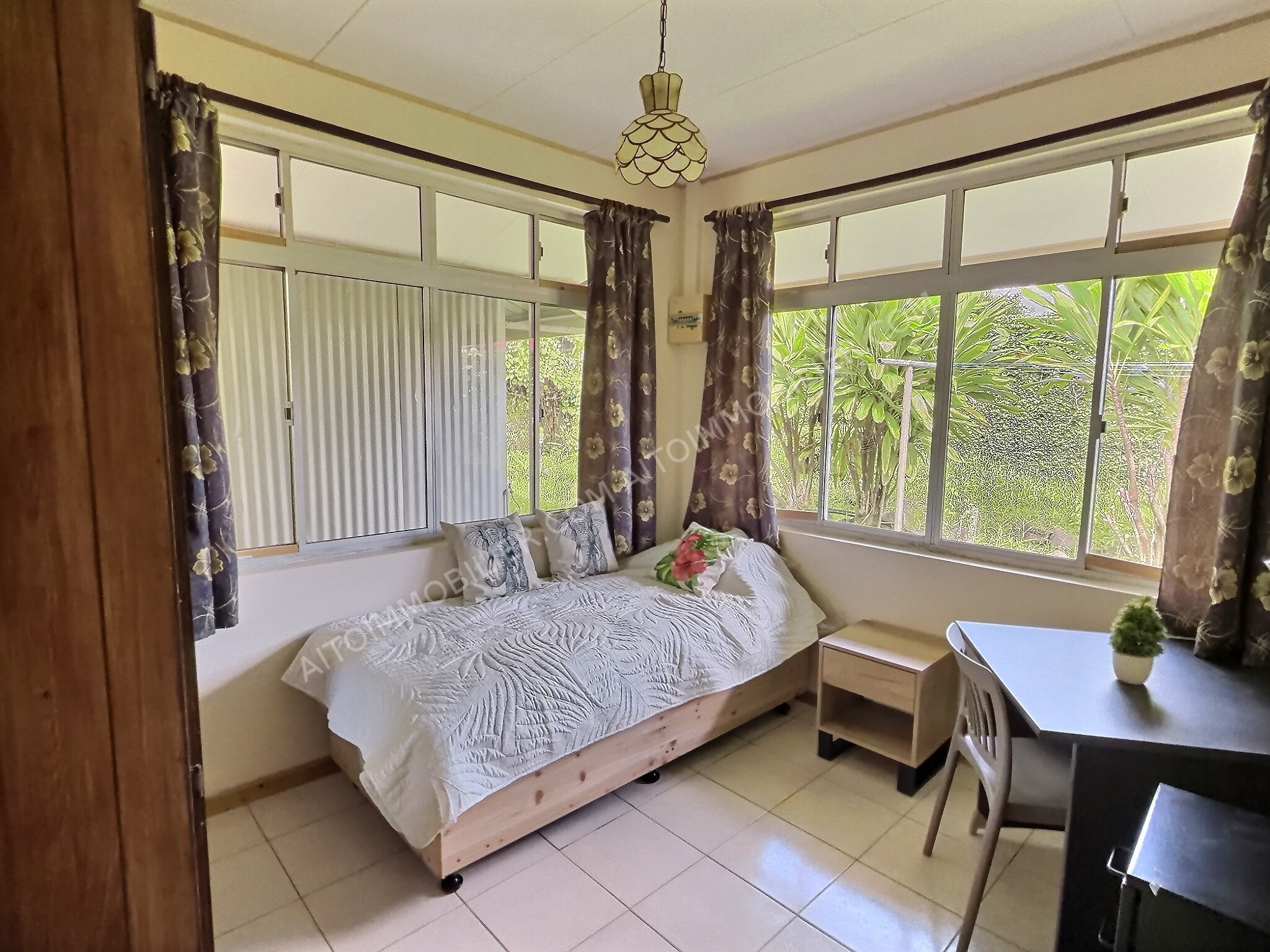 A LOUER F4 + 1 BUREAU PAPARA 8