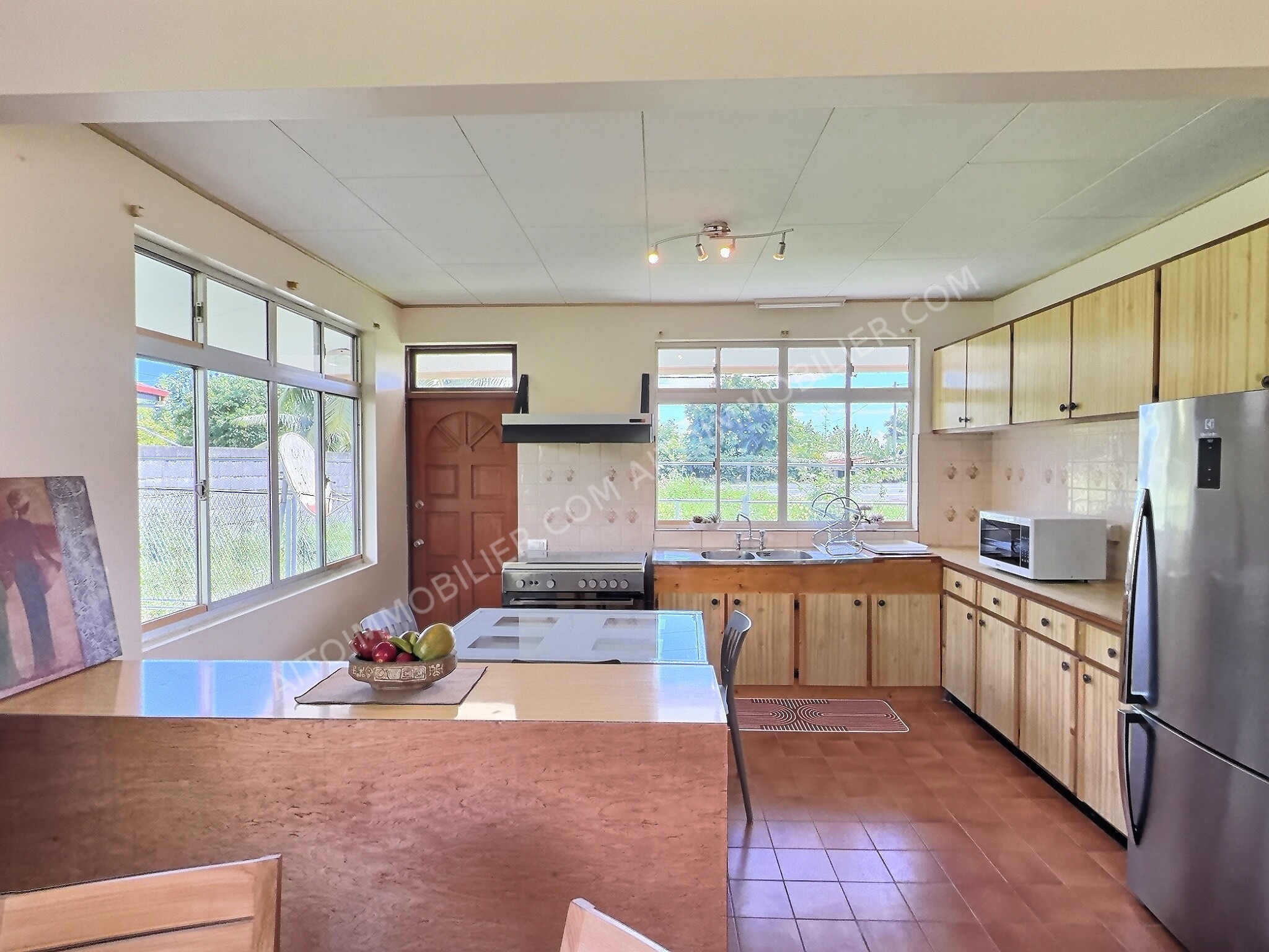 A LOUER F4 + 1 BUREAU PAPARA 3