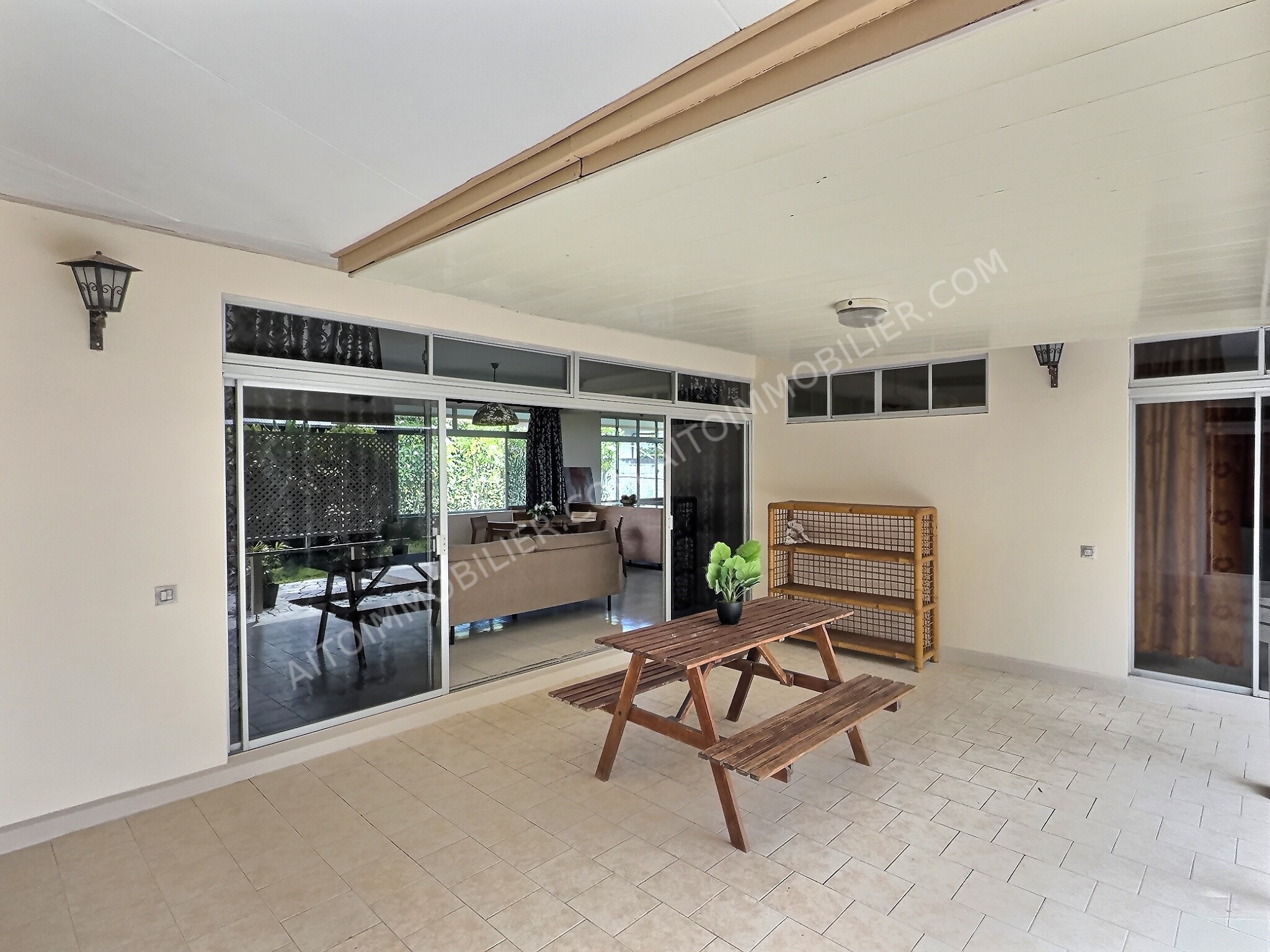 A LOUER F4 + 1 BUREAU PAPARA 1