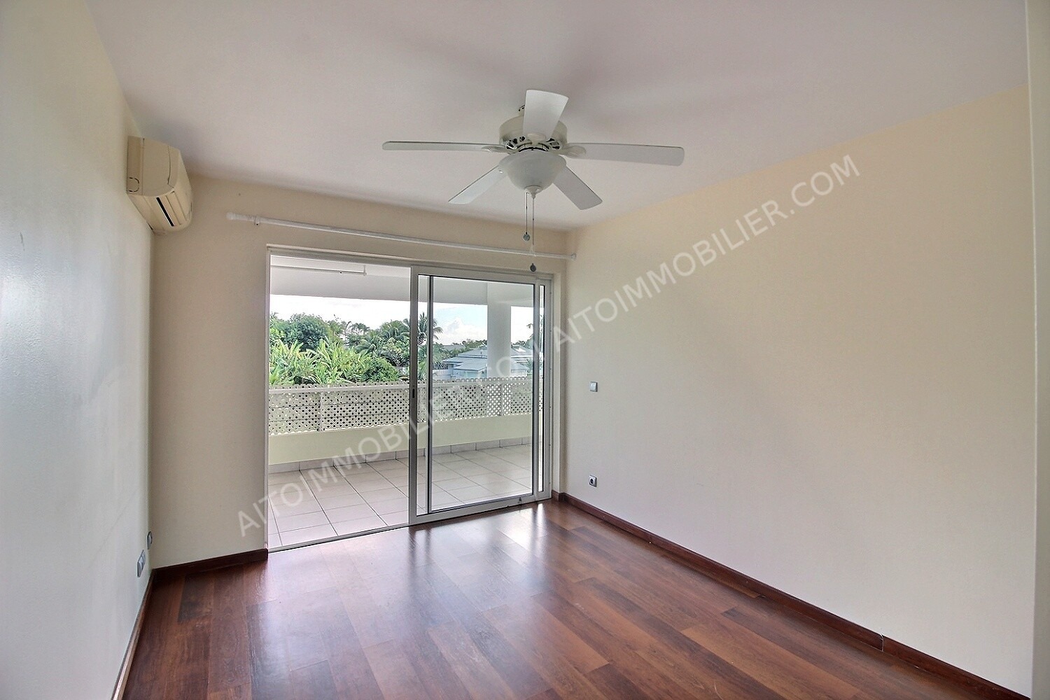 A LOUER APPARTEMENT F3 PAMATAI 4