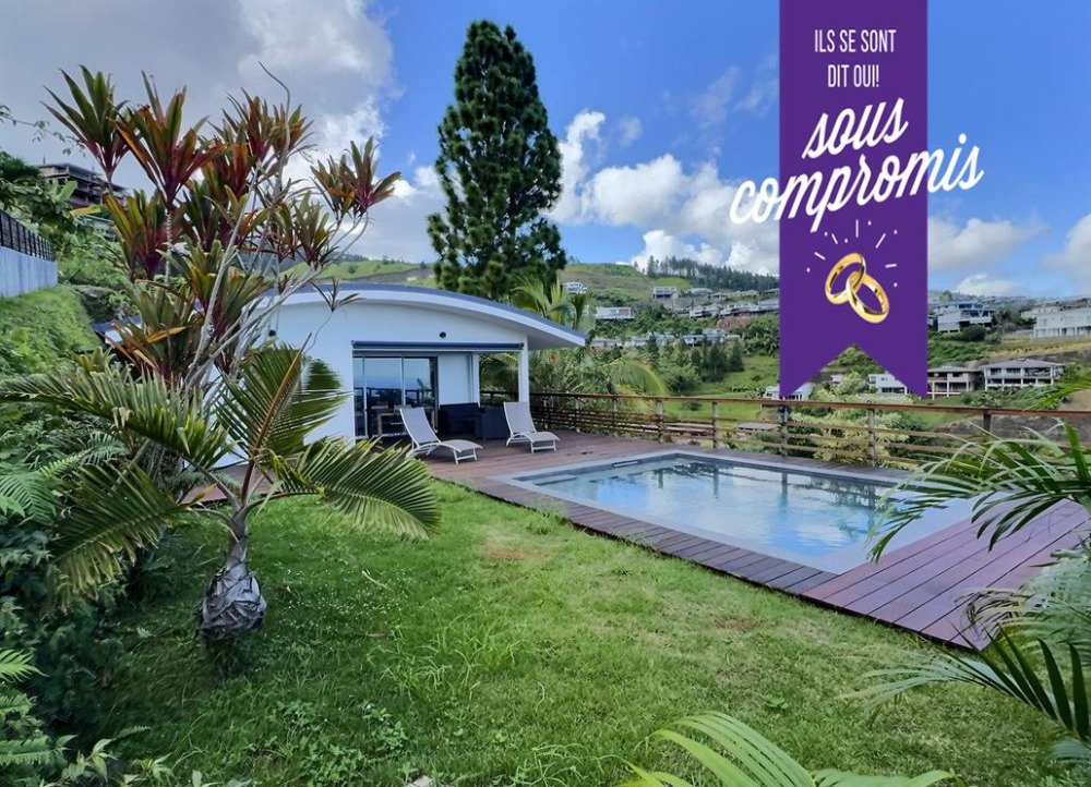 PUNAAUIA Vue mer et Moorea | Maison avec piscine en résidence sécurisée