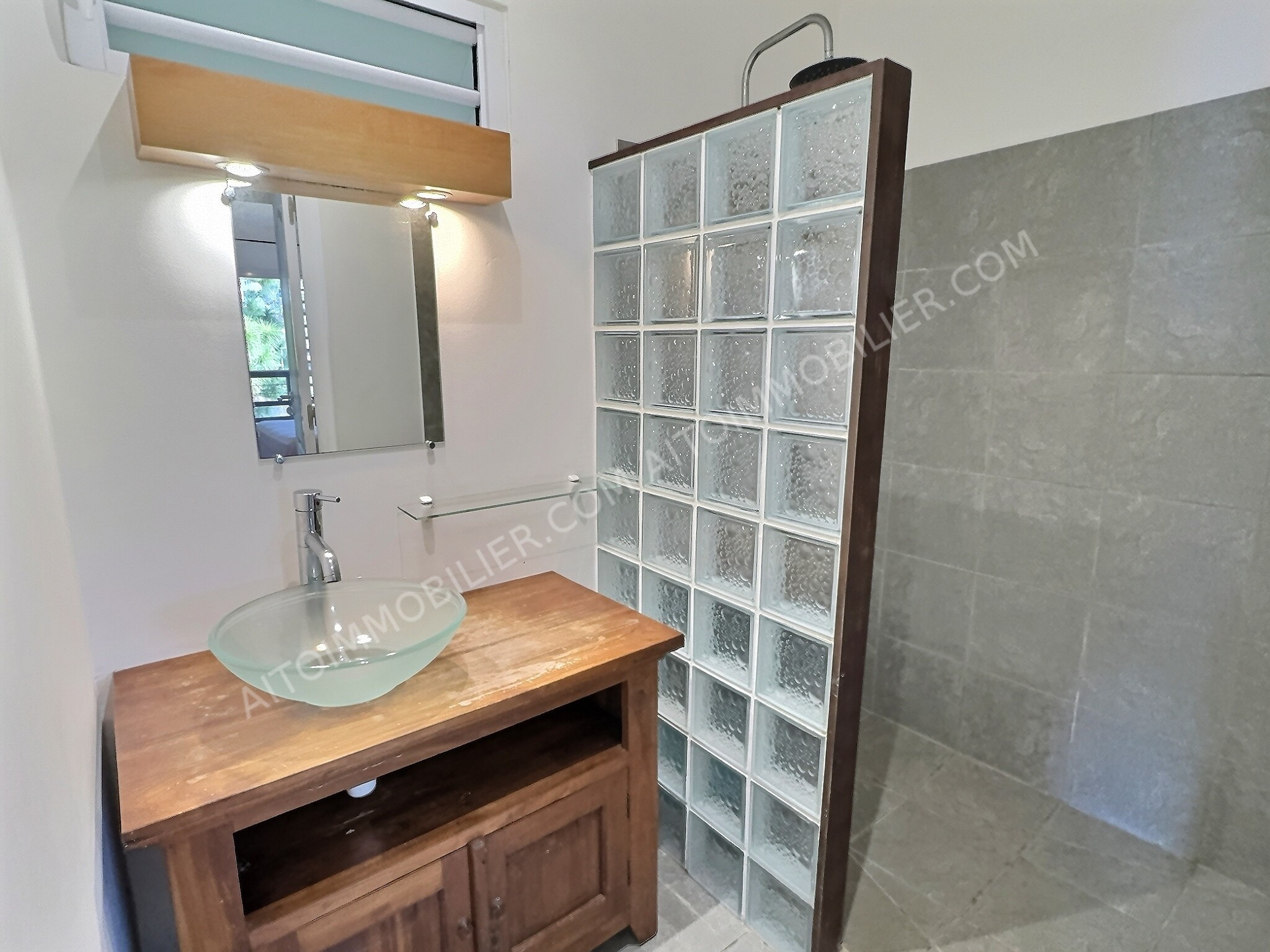 PUNAAUIA Vue mer et Moorea | Maison avec piscine en résidence sécurisée 10