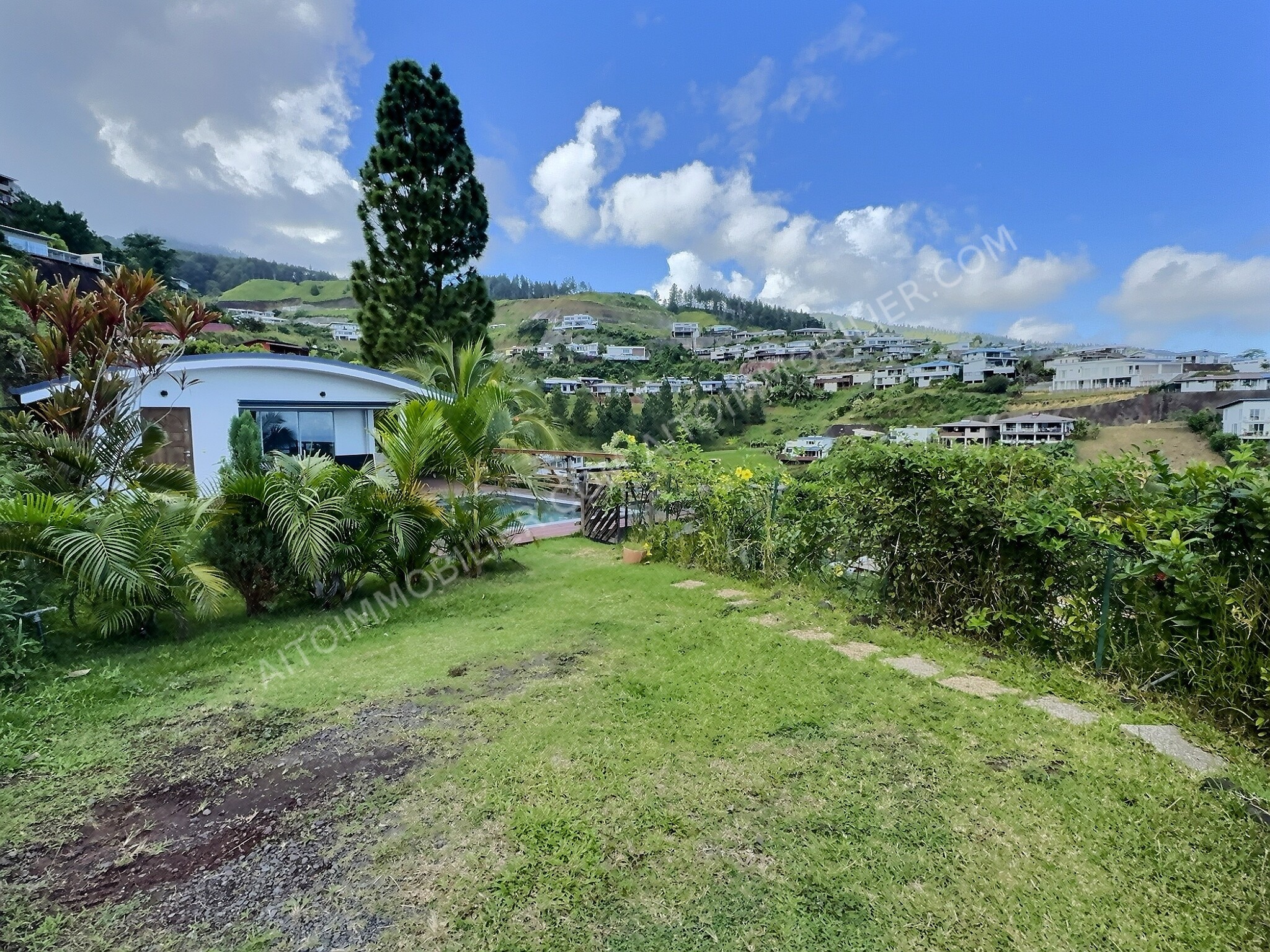 PUNAAUIA Vue mer et Moorea | Maison avec piscine en résidence sécurisée 16