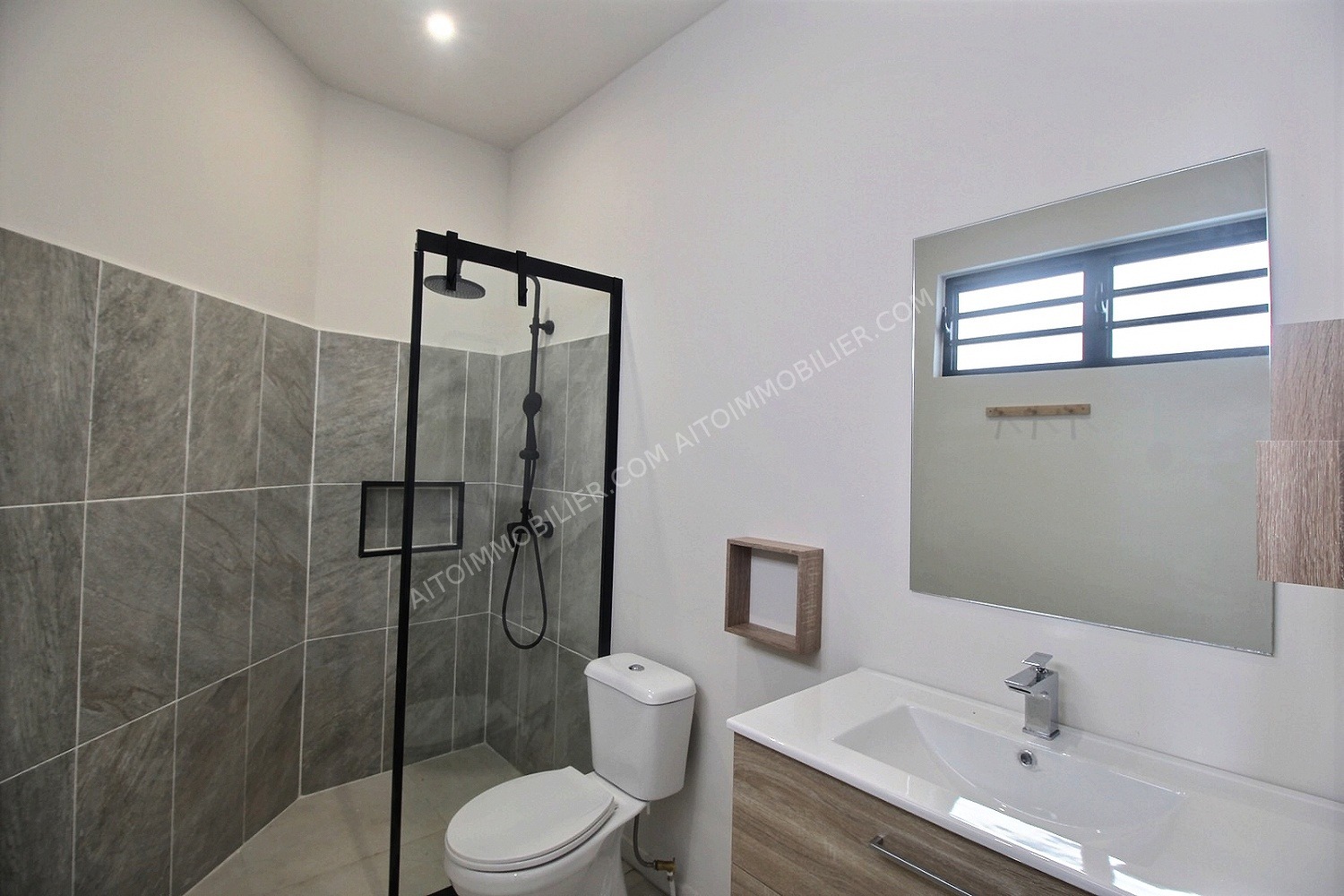 MAISON T4 EXCEPTION + STUDIO INDEPENDANT 13