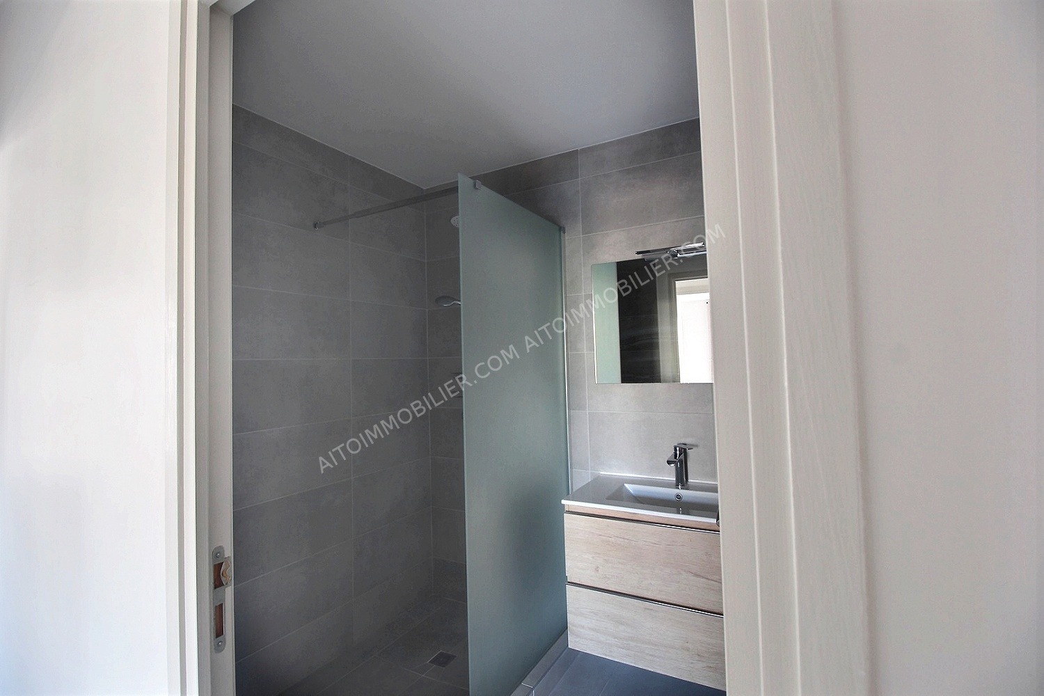 APPARTEMENT F3 RESIDENCE QUEENSTONE 6