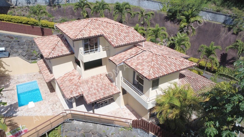 A LOUER BELLE MAISON PAPEETE TAHITI PIC ROUGE - 5 pièce(s) - 254 m2 14