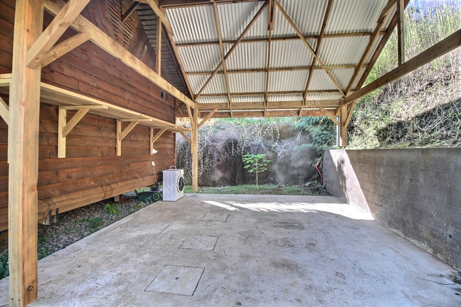 A LOUER PETITE MAISON DE TYPE F2 - PUNAAUIA 10