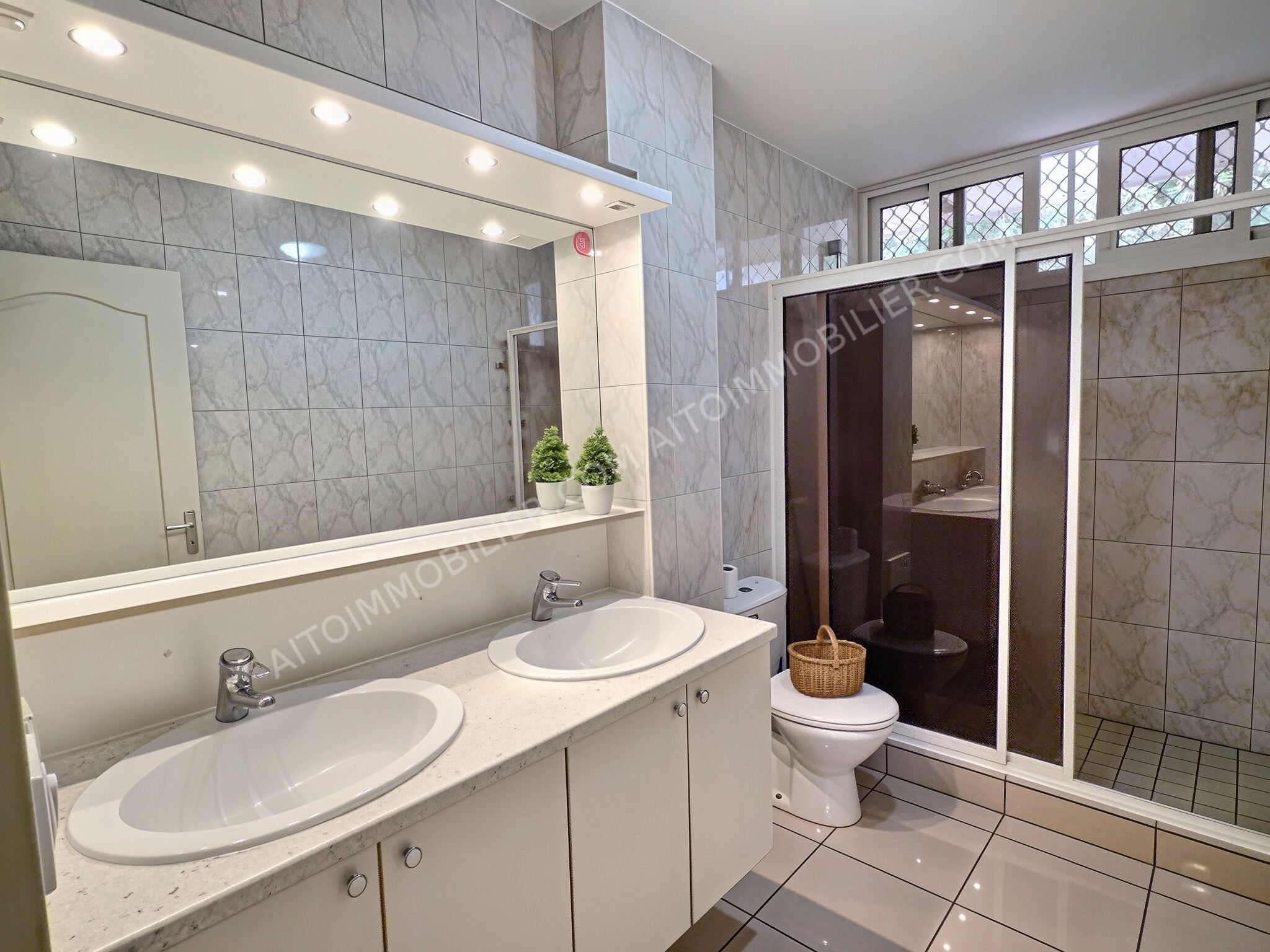 À vendre en exclusivité résidence Niuhiti Grand appartement F4 en triplex 6