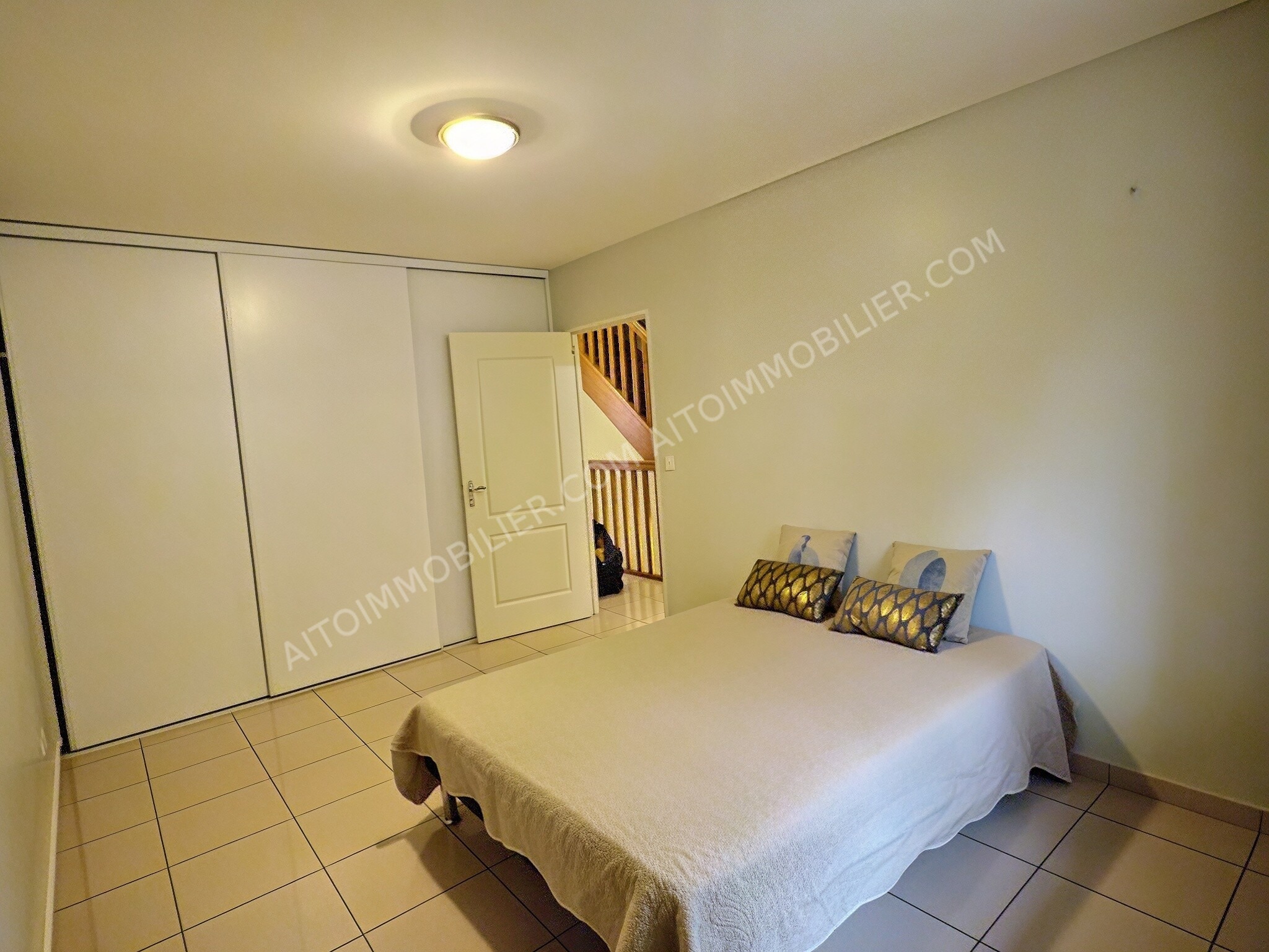 À vendre en exclusivité résidence Niuhiti Grand appartement F4 en triplex 10