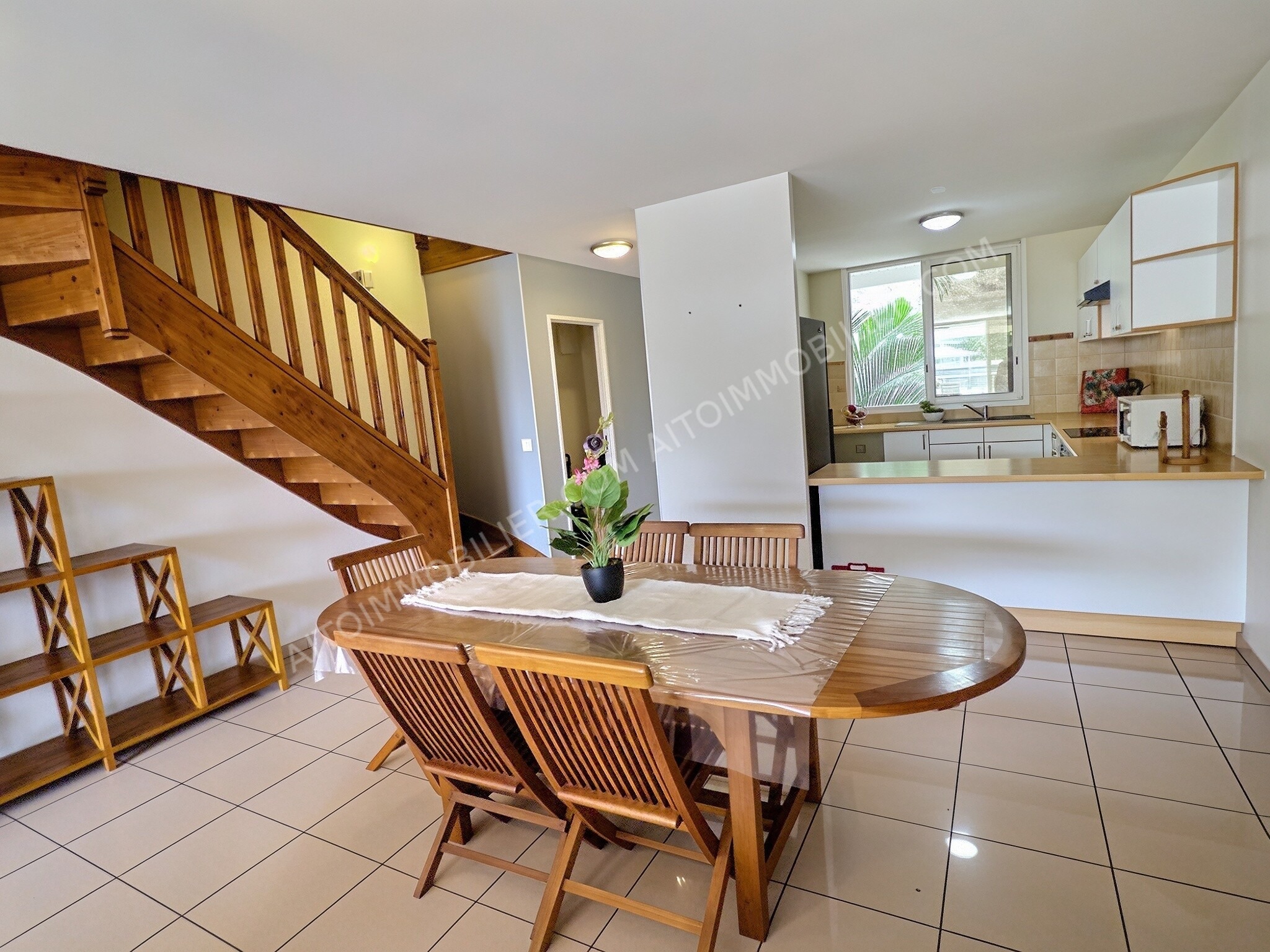 À vendre en exclusivité résidence Niuhiti Grand appartement F4 en triplex 2