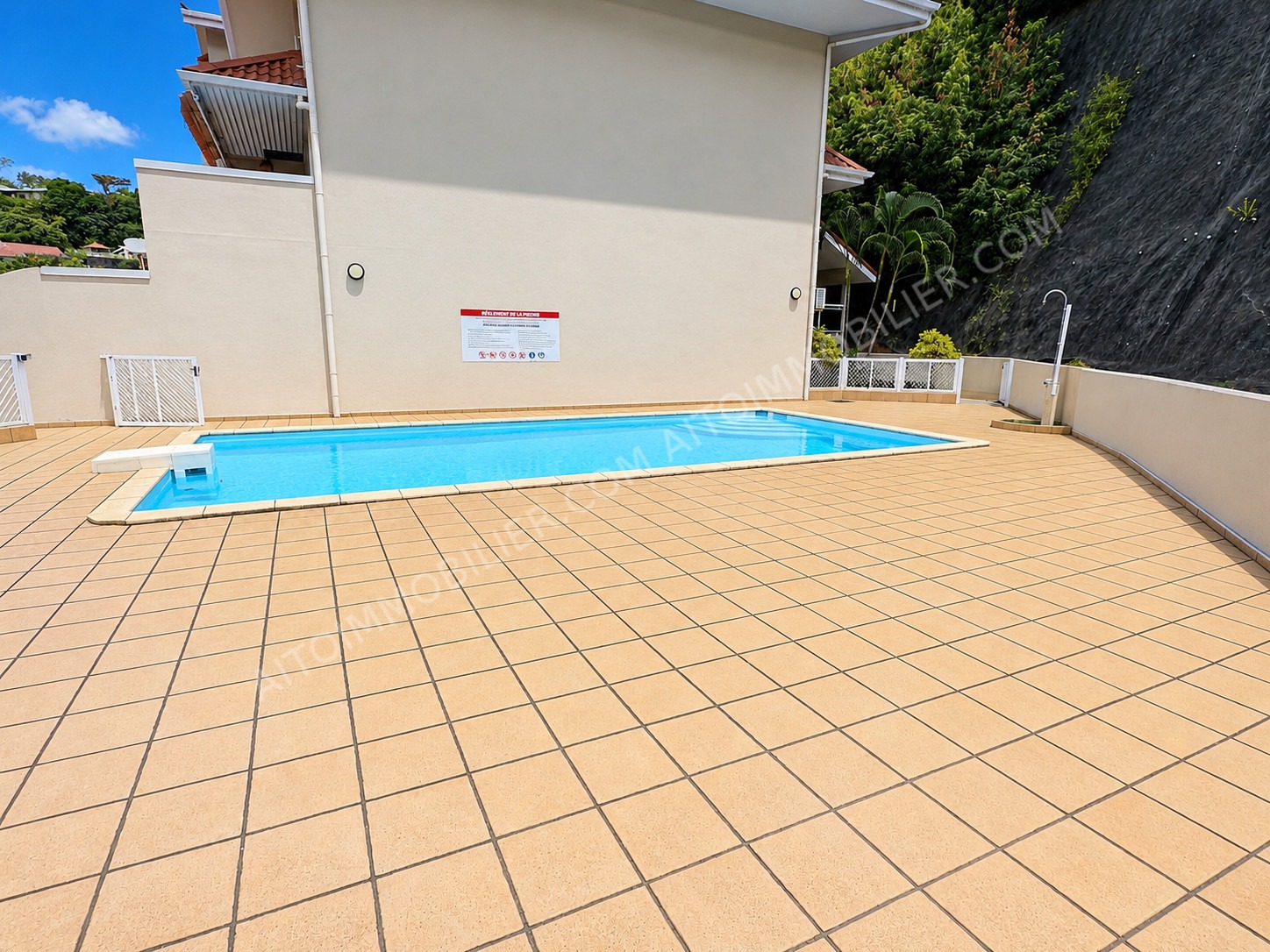 À vendre en exclusivité résidence Niuhiti Grand appartement F4 en triplex 13