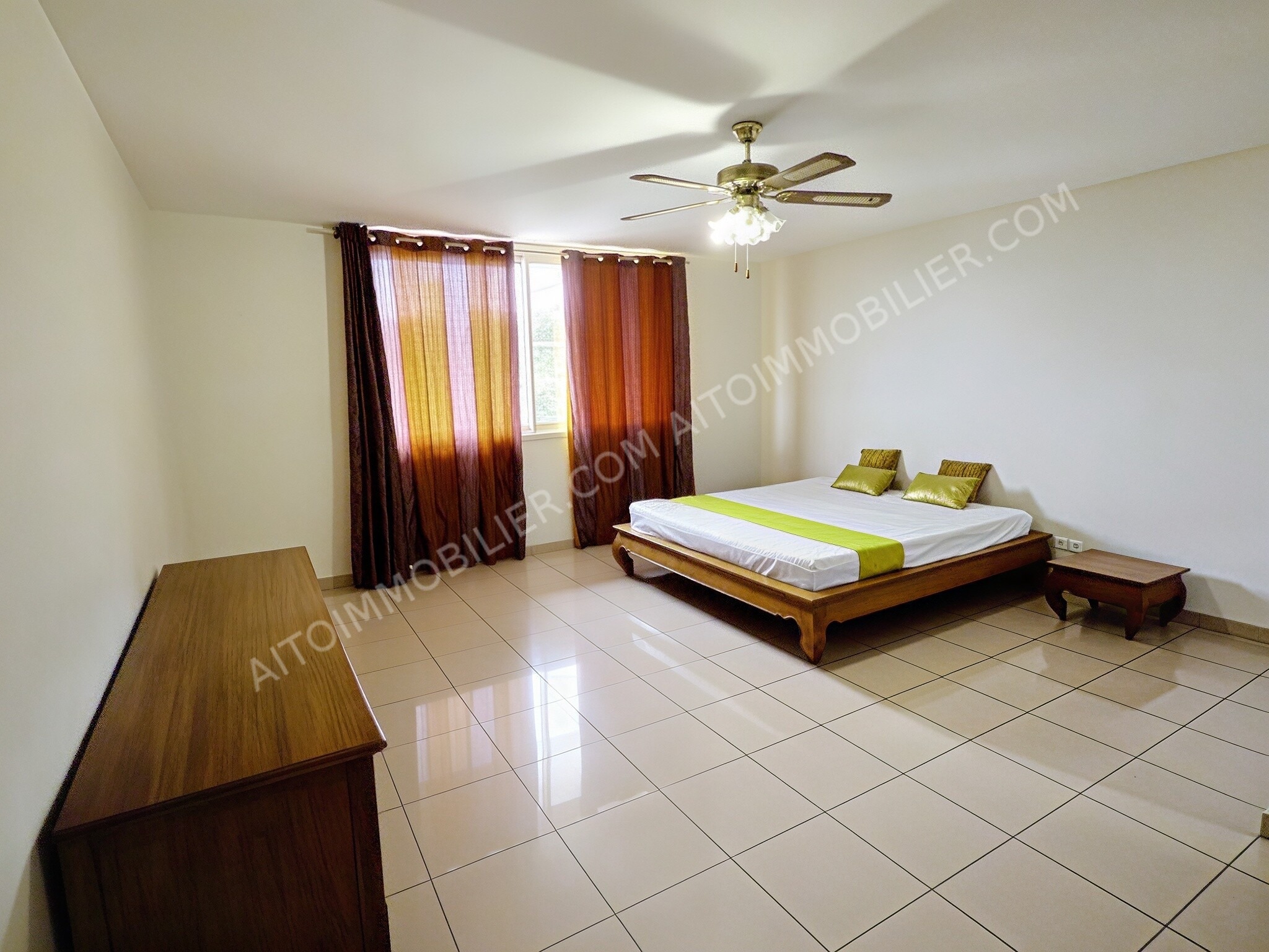 À vendre en exclusivité résidence Niuhiti Grand appartement F4 en triplex 8