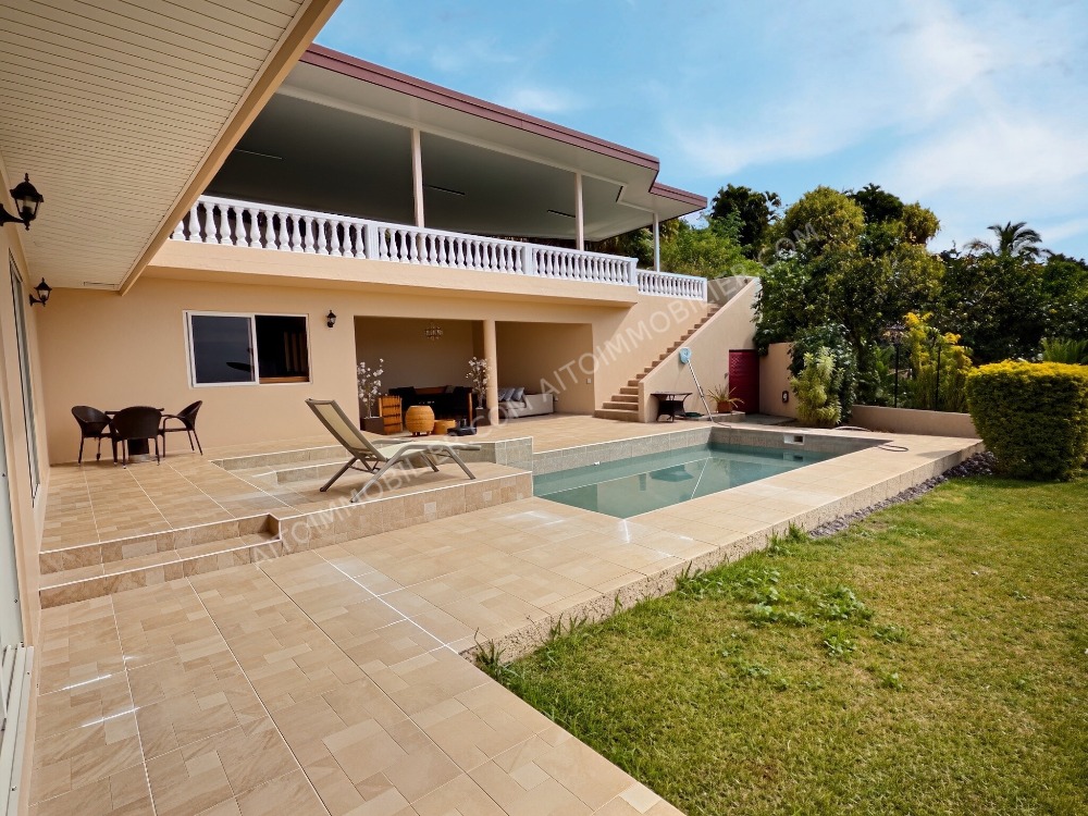À vendre Erima hors lotissement maison de type F5 + bureau de 300 m2 habitable et avec piscine
