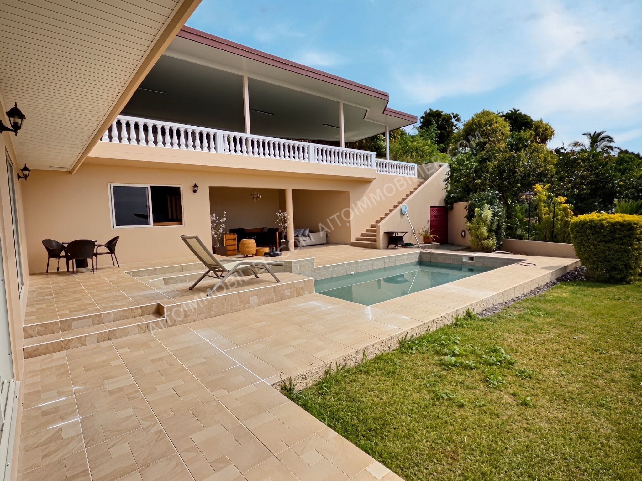 À vendre Erima hors lotissement maison de type F5 + bureau de 300 m2 habitable et avec piscine
