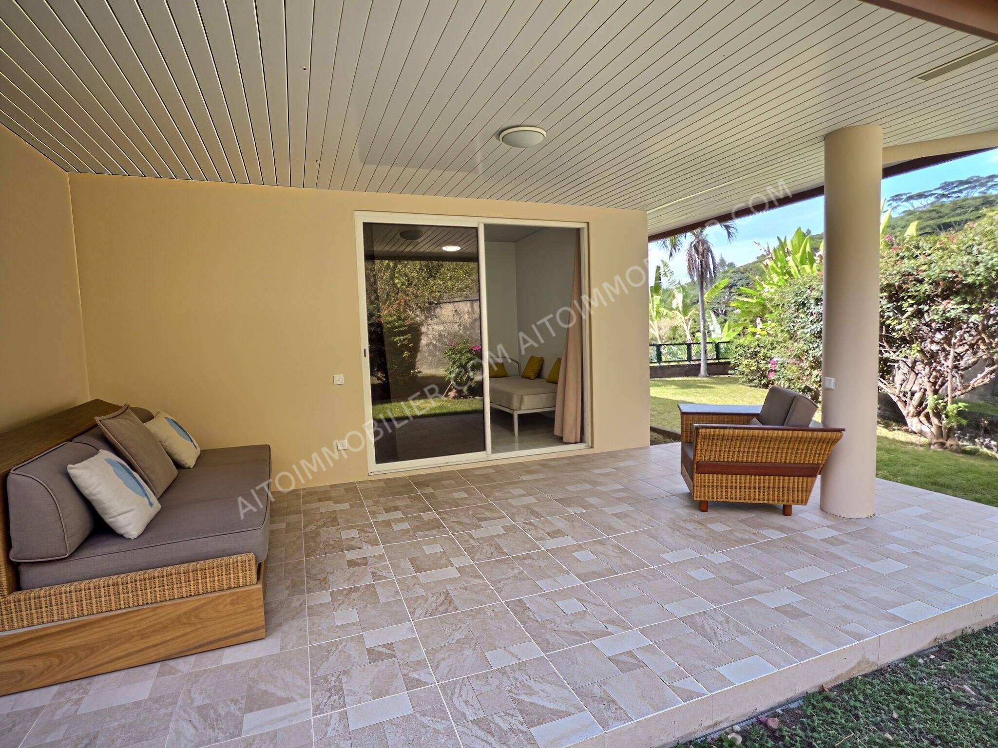 À vendre Erima hors lotissement maison de type F5 + bureau de 300 m2 habitable et avec piscine 12