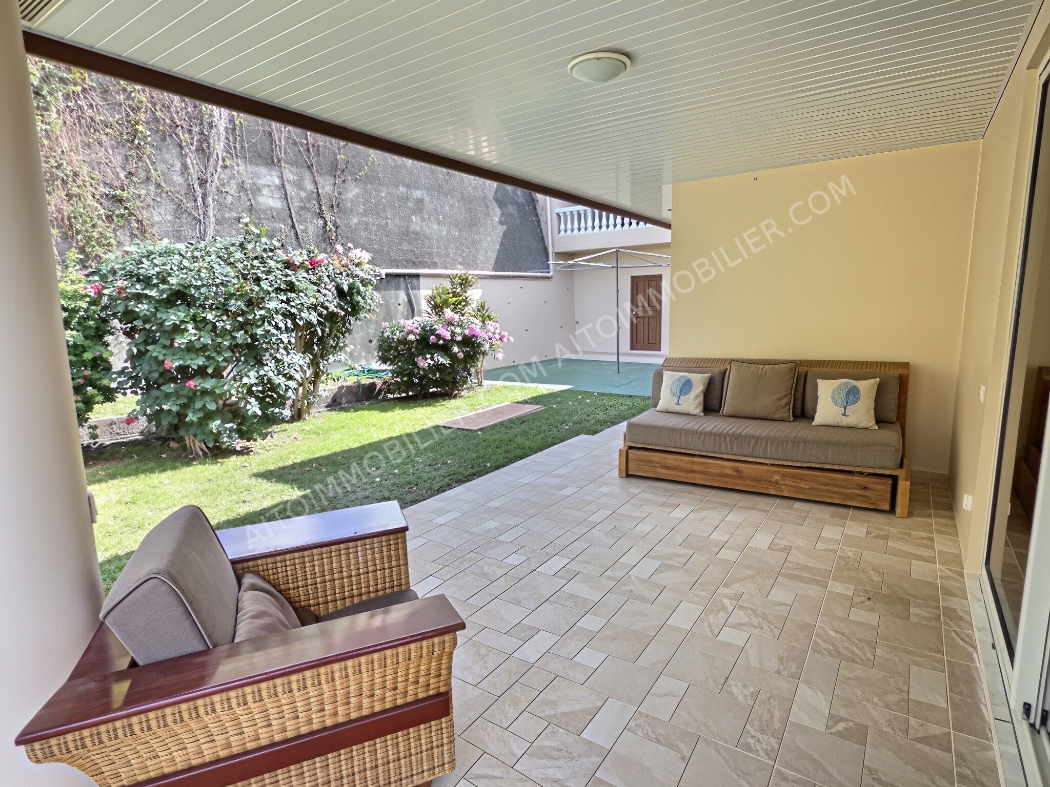 À vendre Erima hors lotissement maison de type F5 + bureau de 300 m2 habitable et avec piscine 11