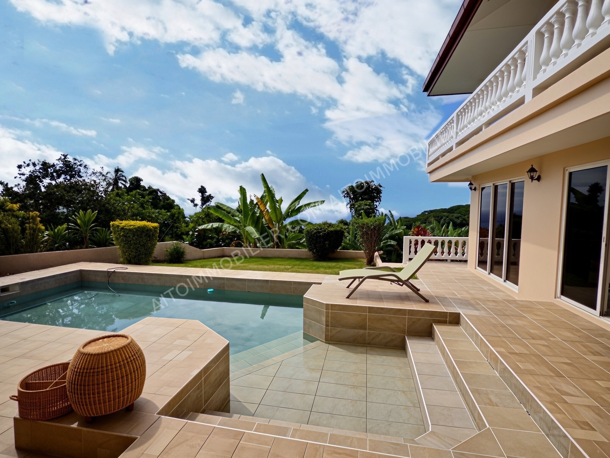 À vendre Erima hors lotissement maison de type F5 + bureau de 300 m2 habitable et avec piscine 16