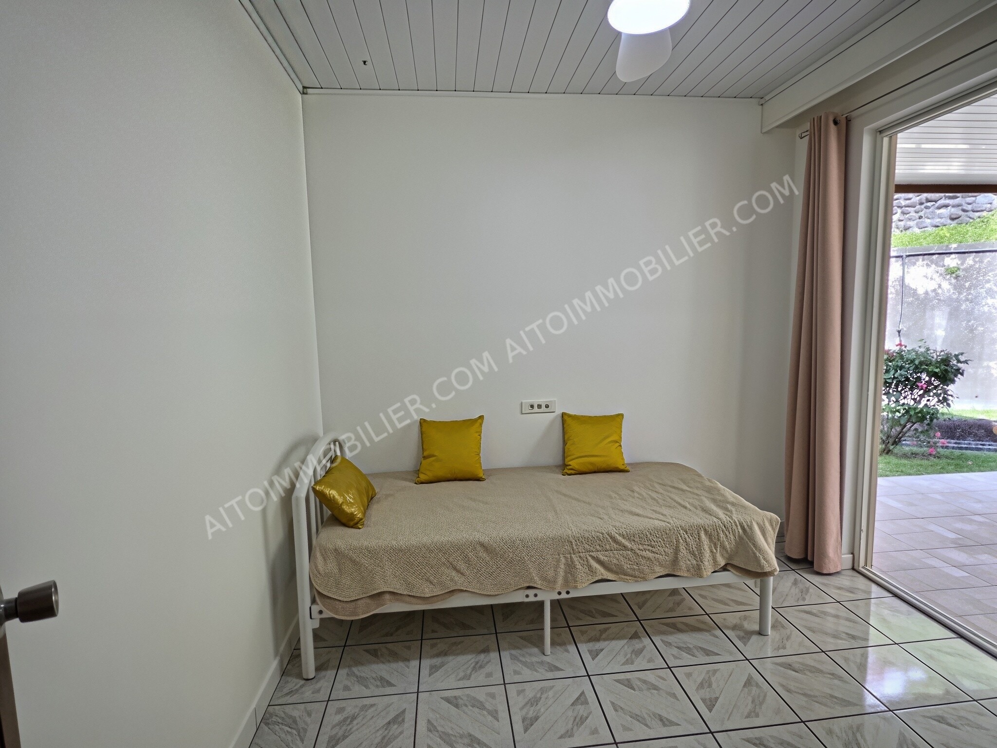 À vendre Erima hors lotissement maison de type F5 + bureau de 300 m2 habitable et avec piscine 8