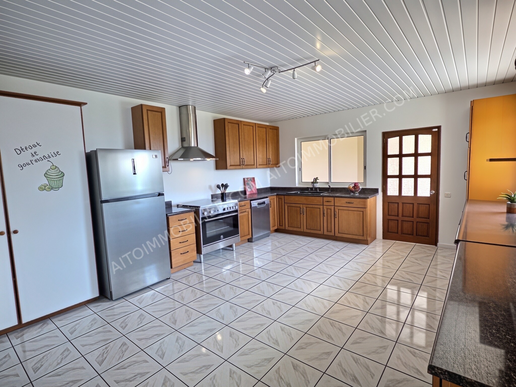À vendre Erima hors lotissement maison de type F5 + bureau de 300 m2 habitable et avec piscine 3