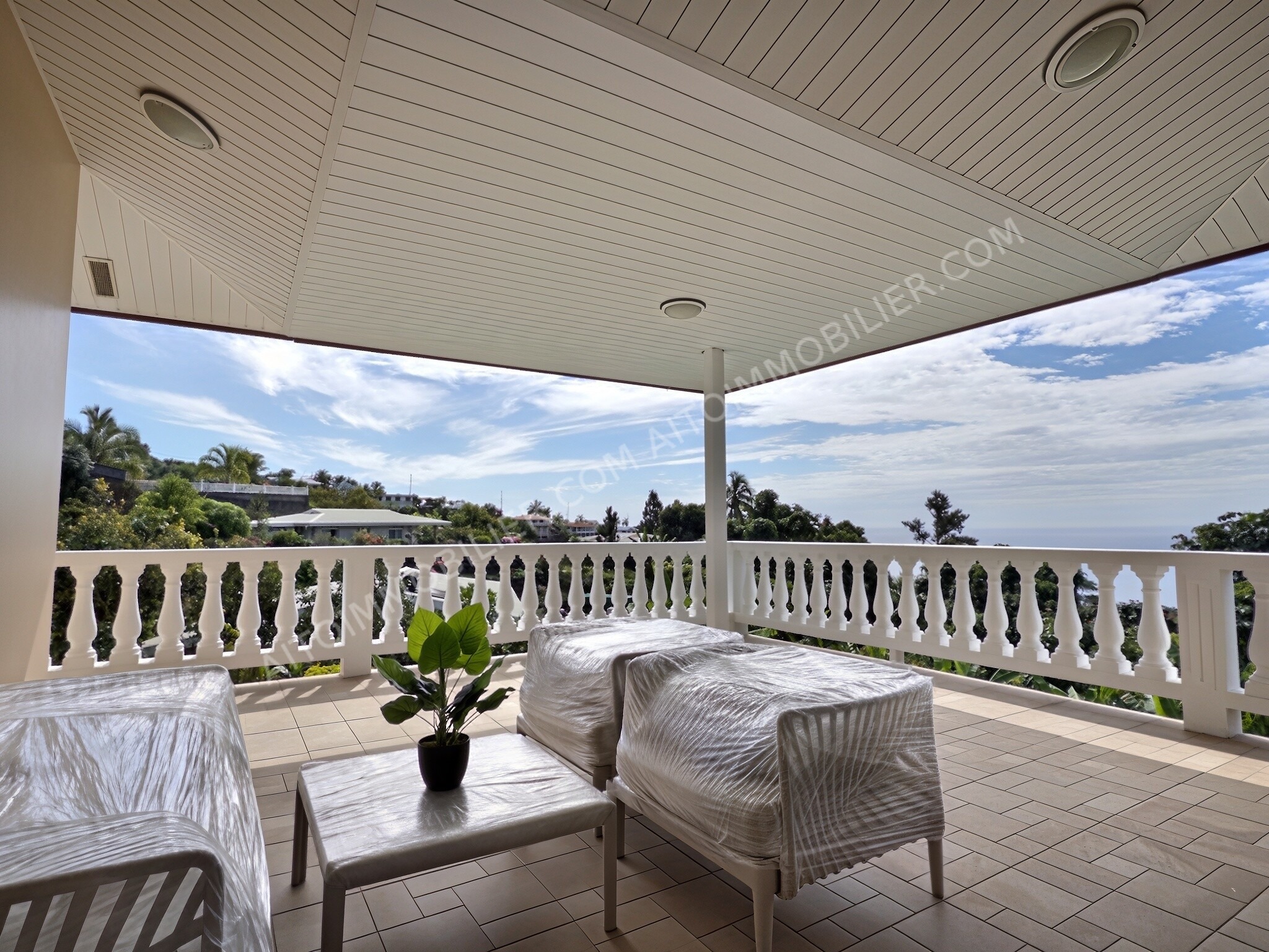 À vendre Erima hors lotissement maison de type F5 + bureau de 300 m2 habitable et avec piscine 9