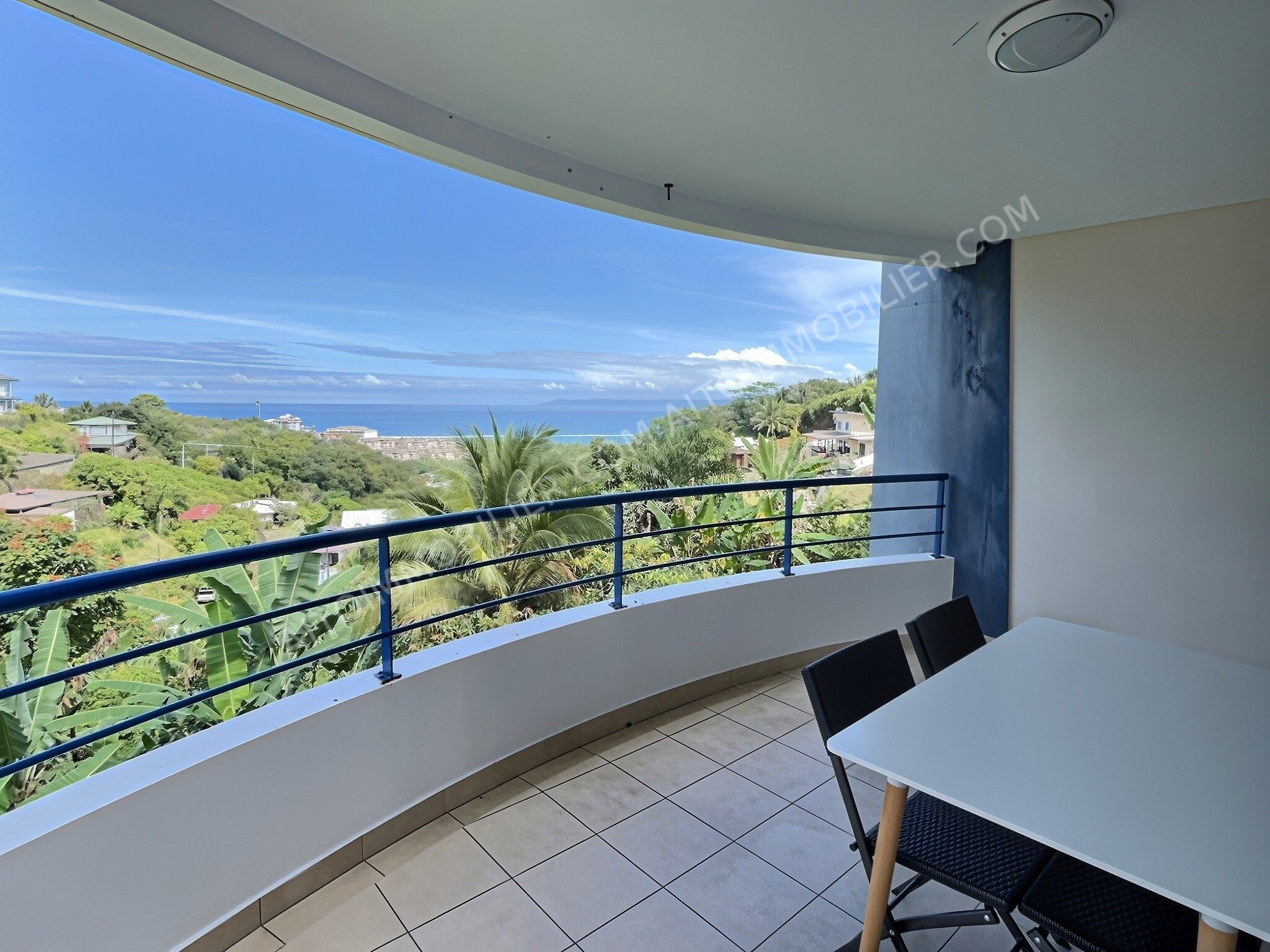 Appartement F3 lumineux avec terrasse et vue sur Moorea à louer sur Faaa 7