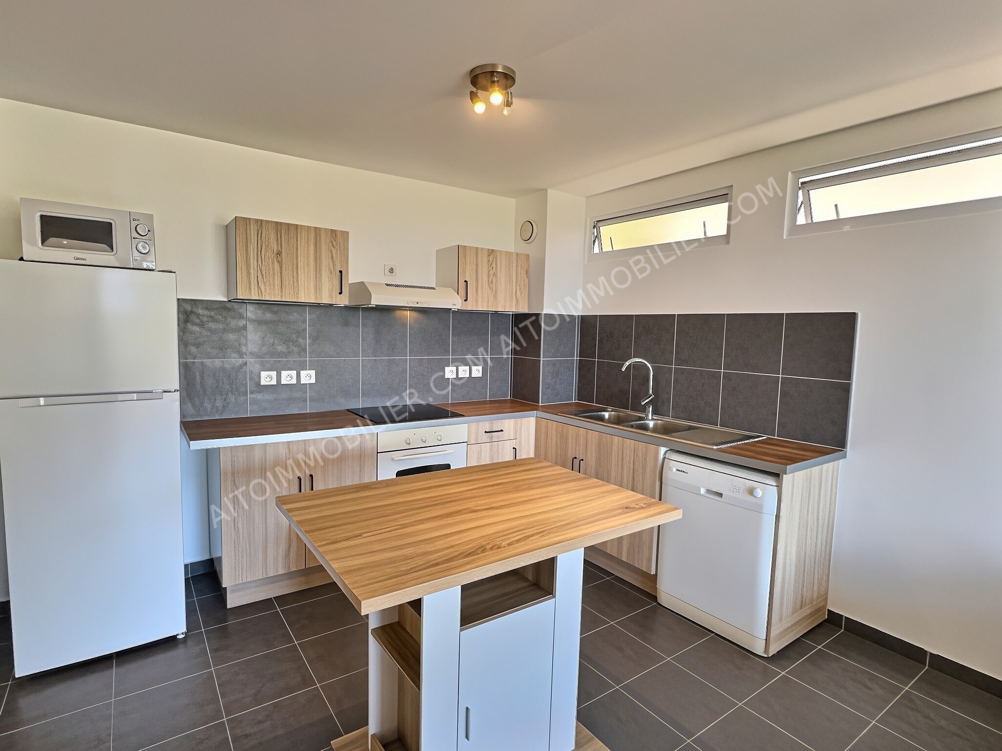 Appartement F3 lumineux avec terrasse et vue sur Moorea à louer sur Faaa 3