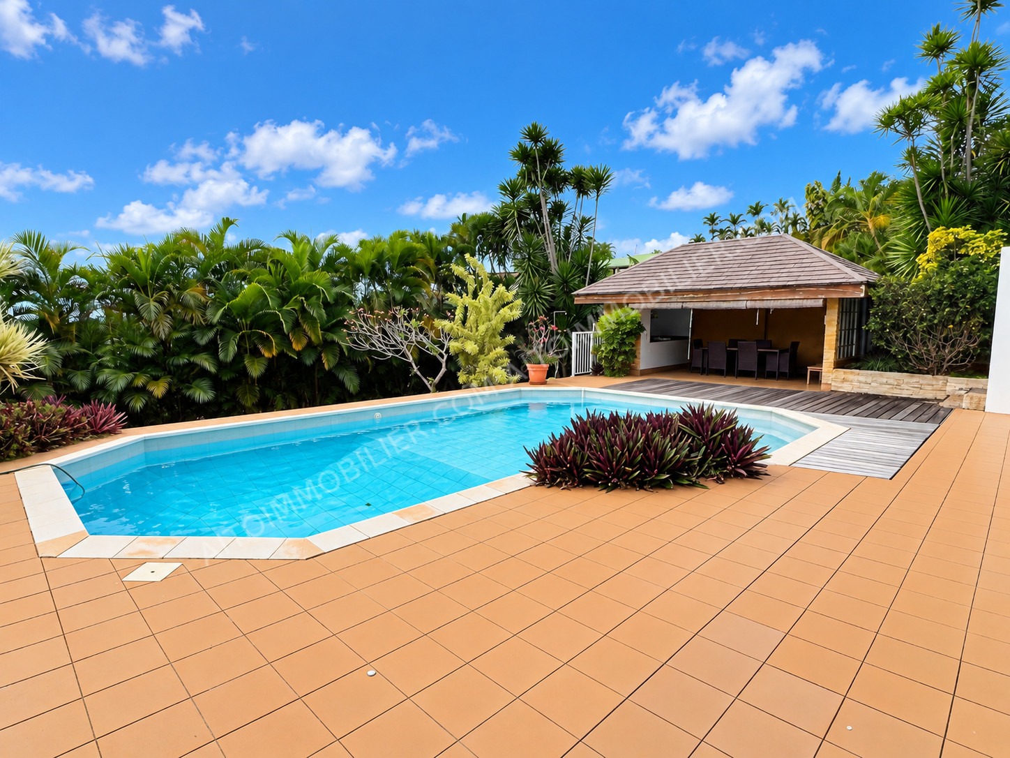 À vendre  Maison familiale avec piscine et vue mer à Pamatai 12