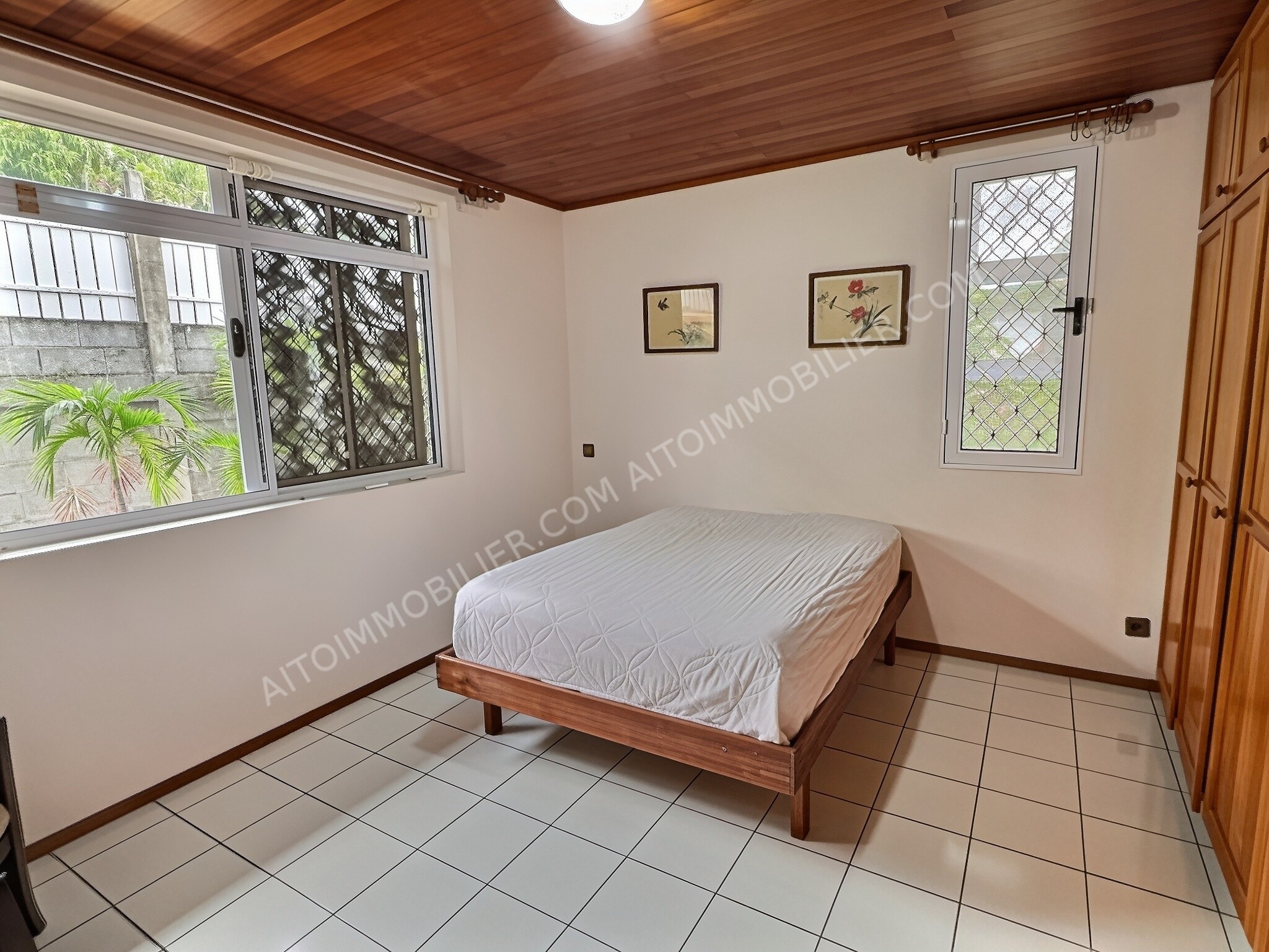 À vendre  Maison familiale avec piscine et vue mer à Pamatai 9