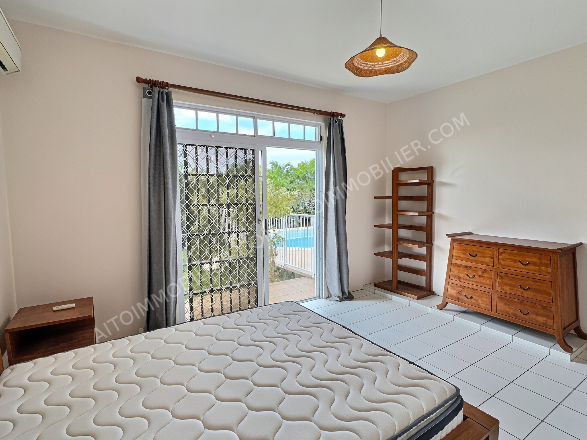 À vendre  Maison familiale avec piscine et vue mer à Pamatai 7