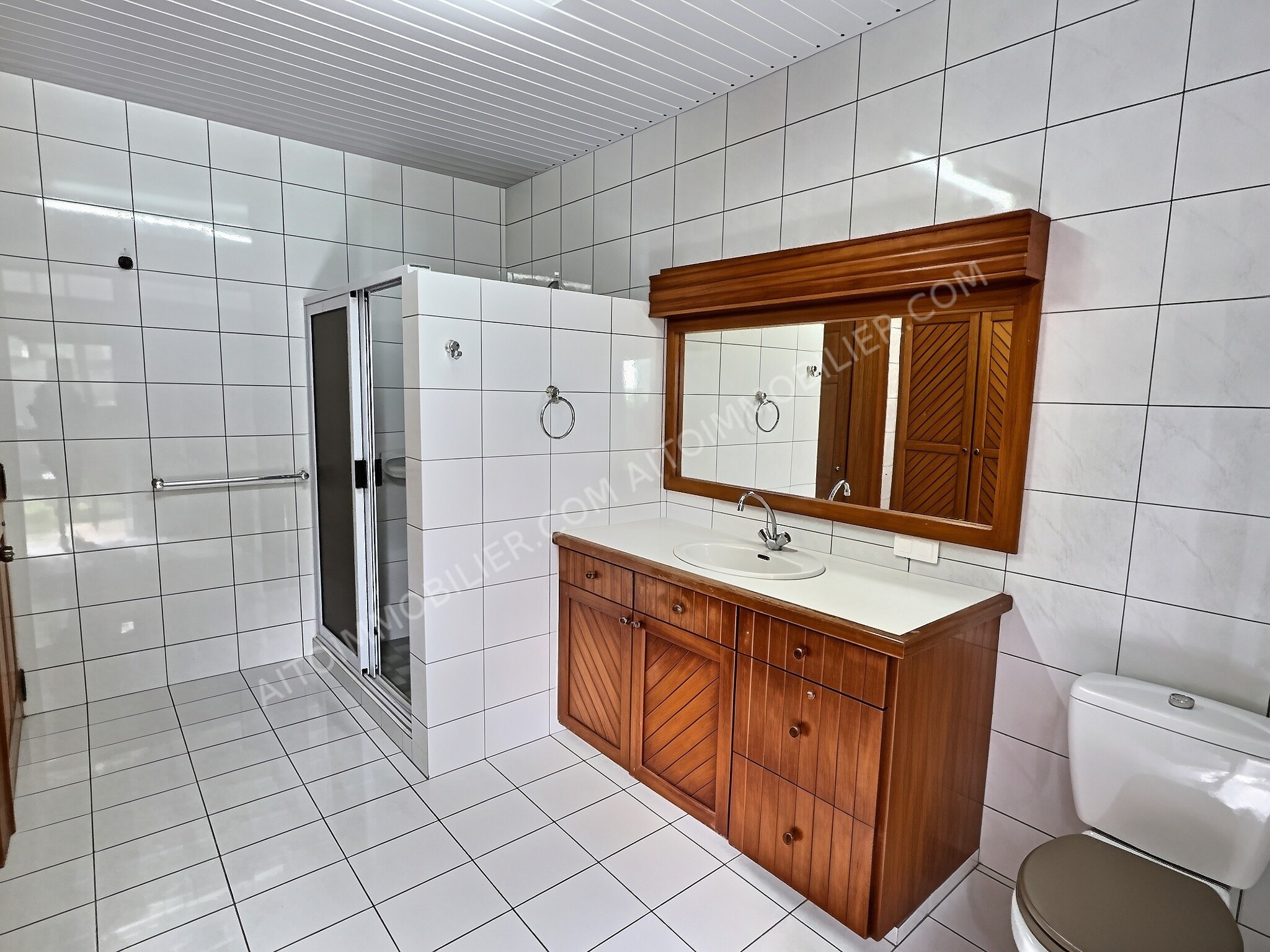 À vendre  Maison familiale avec piscine et vue mer à Pamatai 8