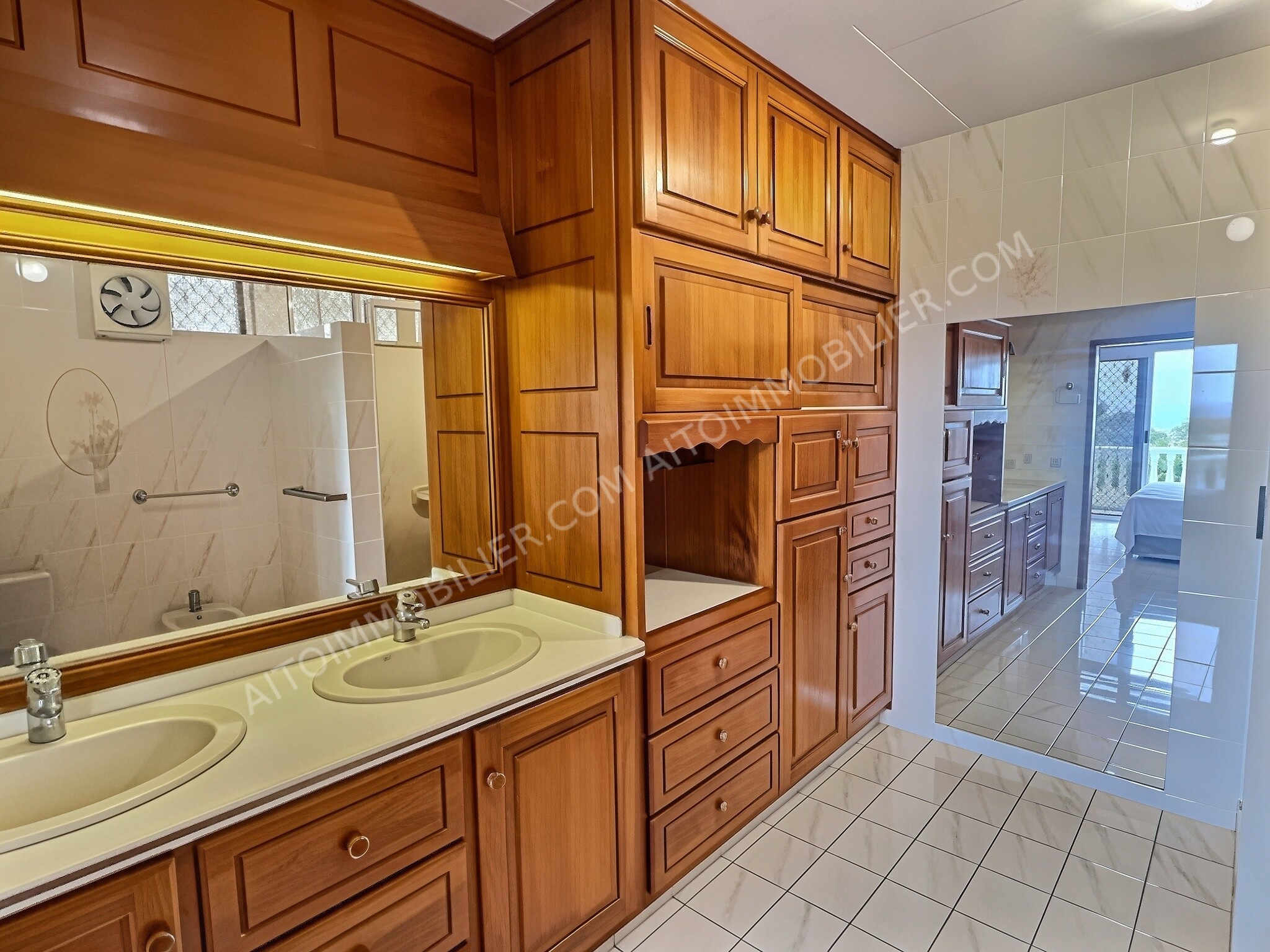 À vendre  Maison familiale avec piscine et vue mer à Pamatai 6