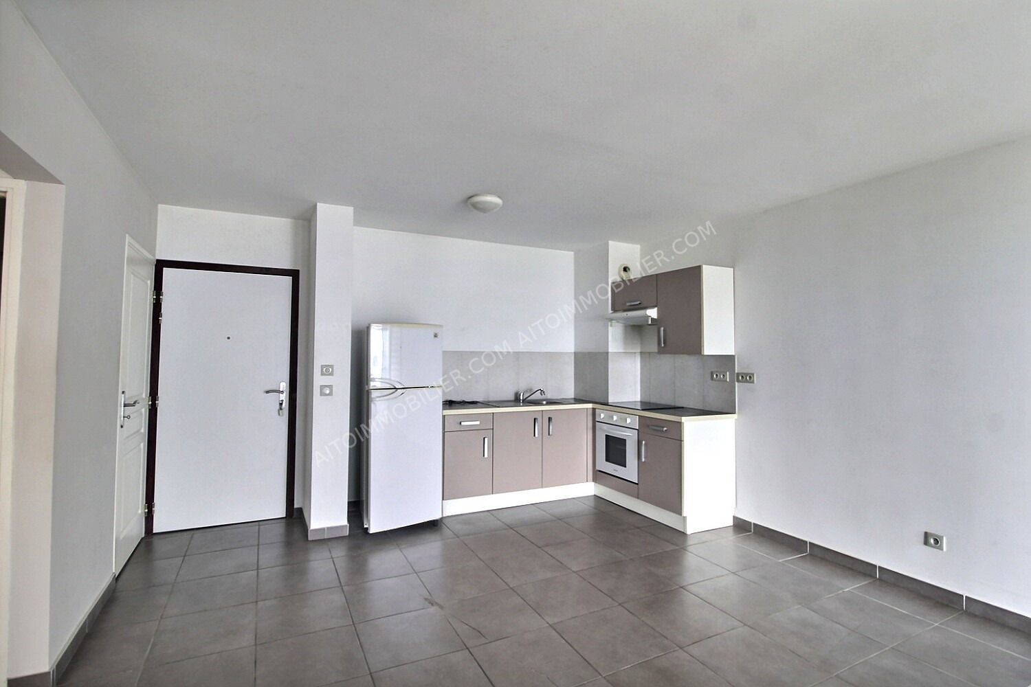 A LOUER APPARTEMENT F2 LES TERRASSES DE PUNAVAI 2