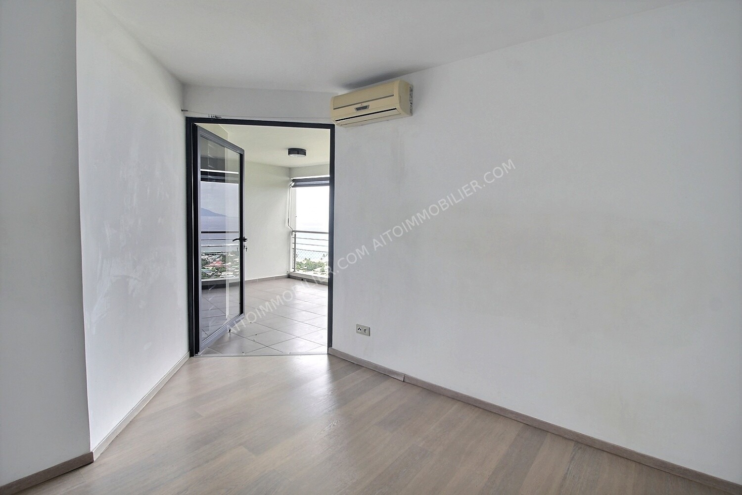A LOUER APPARTEMENT F2 LES TERRASSES DE PUNAVAI 4