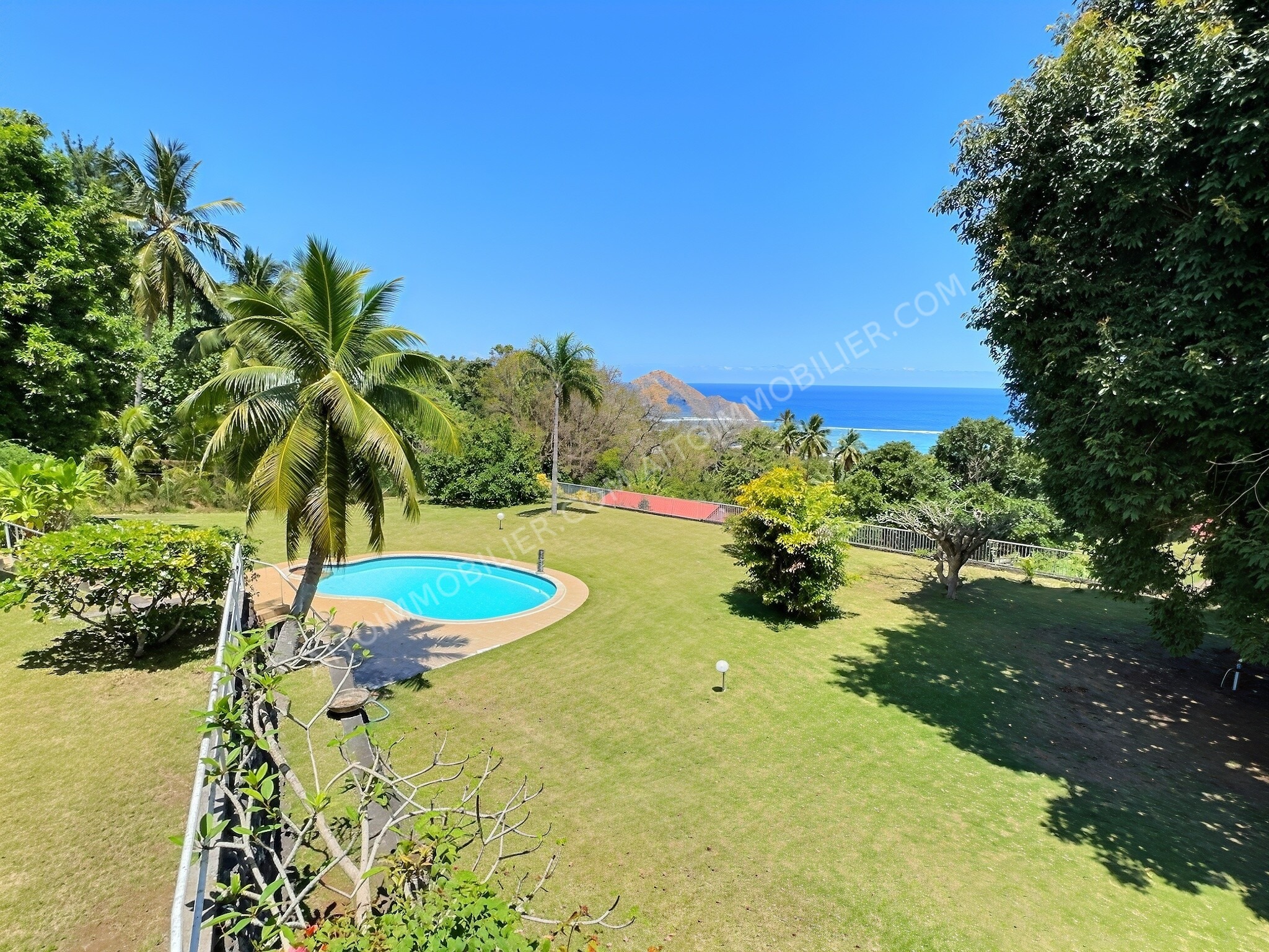Domaine d'exception avec vue lagon et piscine / F5 4