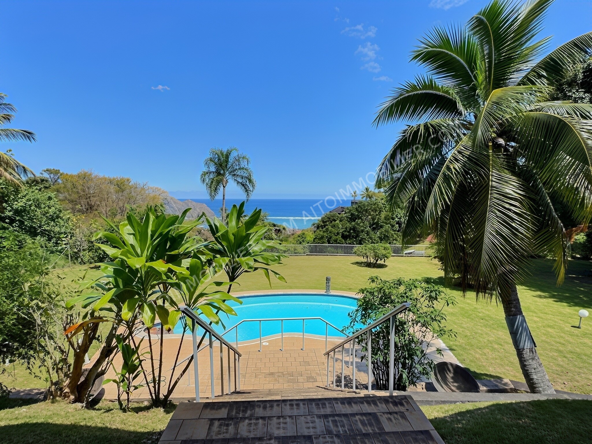Domaine d'exception avec vue lagon et piscine / F5 2