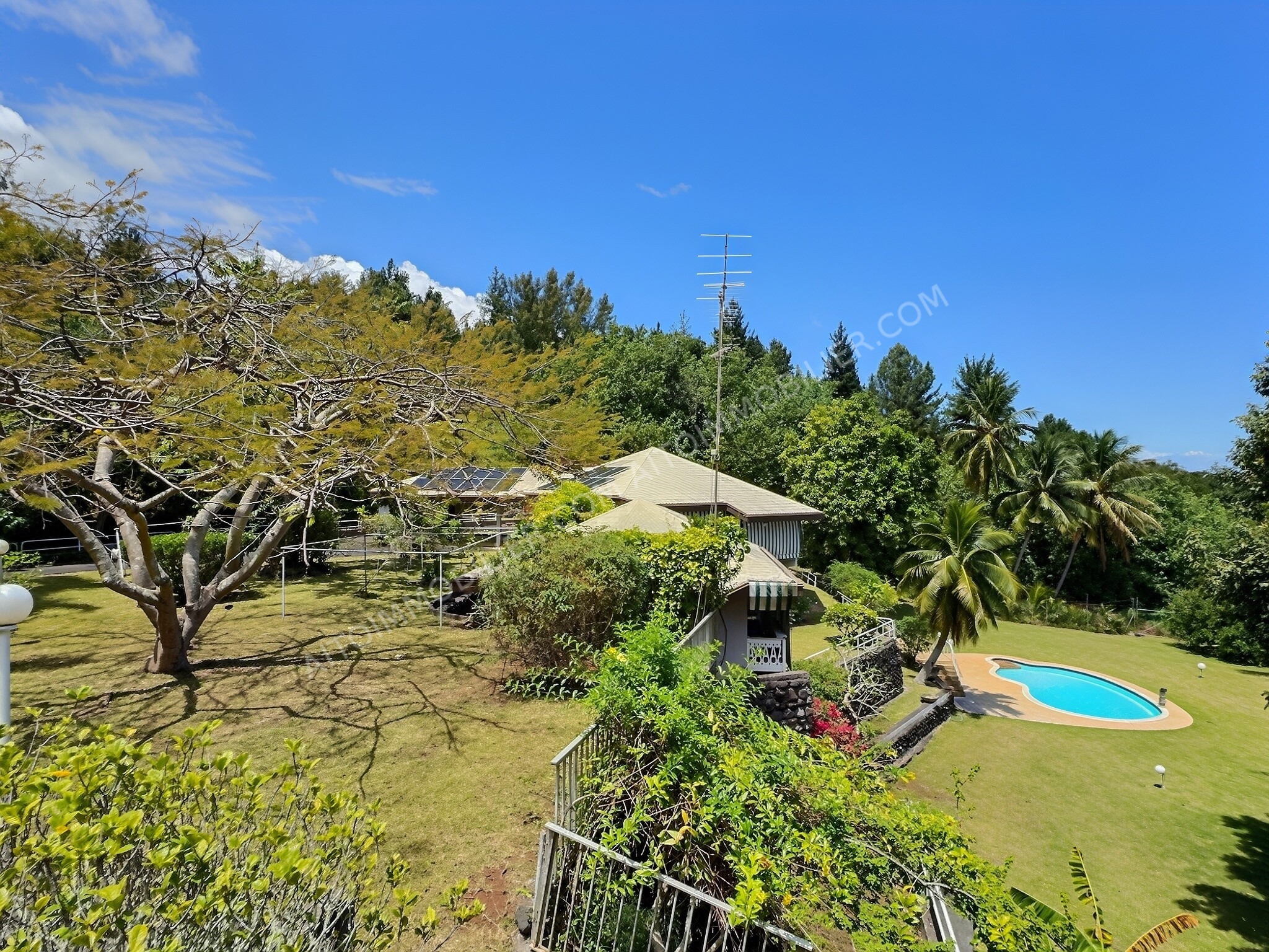 Domaine d'exception avec vue lagon et piscine / F5 5