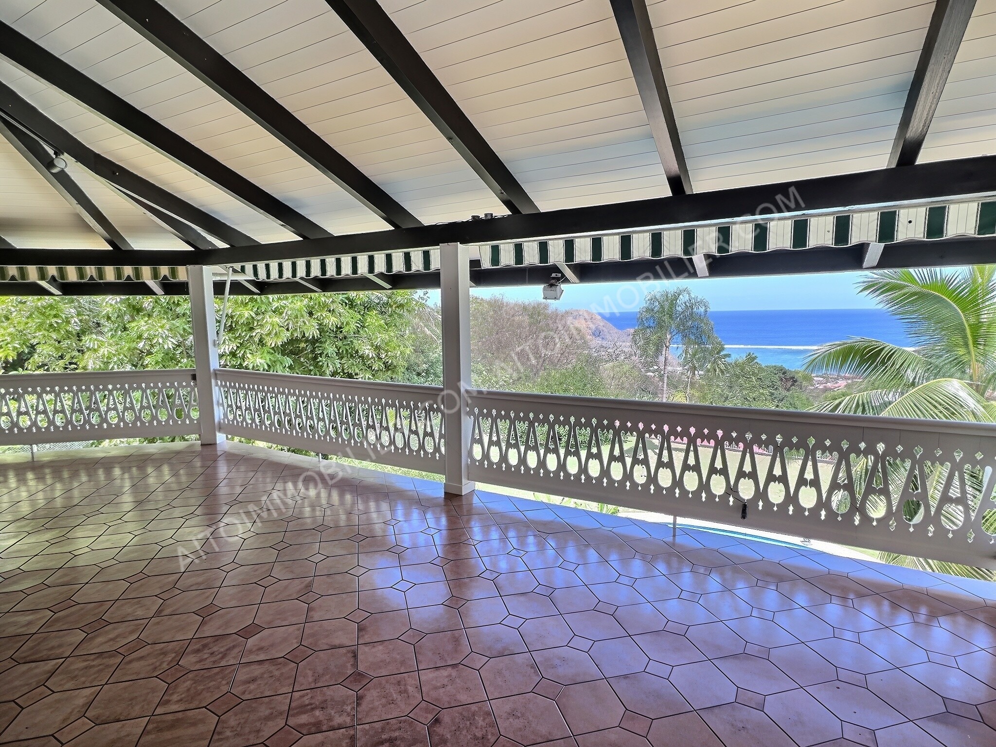 A LOUER MAISON SUR PUNAAUIA AVEC PISCINE ET BUNGALOW INDEPENDANT 7