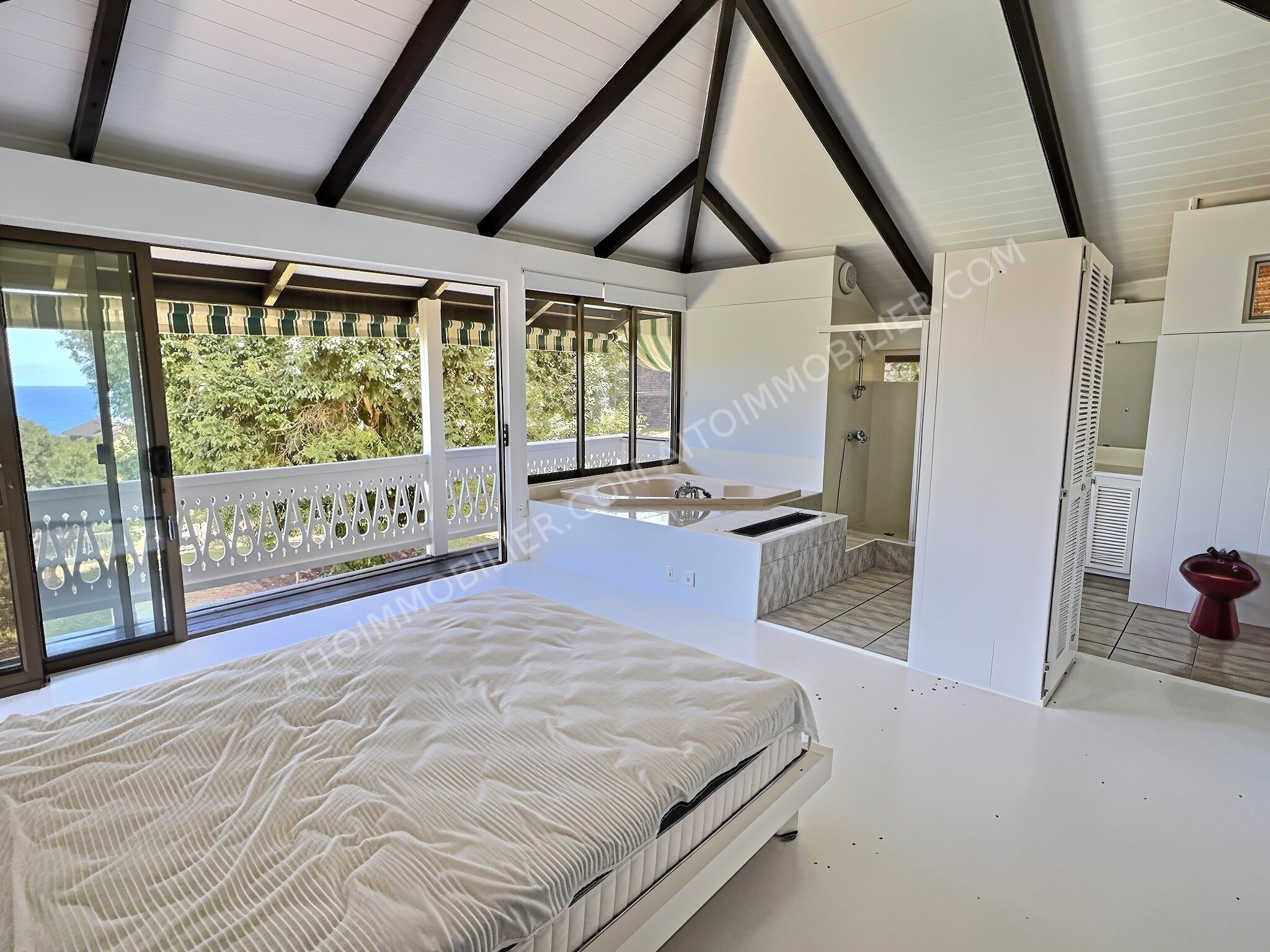 A LOUER MAISON SUR PUNAAUIA AVEC PISCINE ET BUNGALOW INDEPENDANT 2