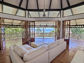 A LOUER MAISON SUR PUNAAUIA AVEC PISCINE ET BUNGALOW INDEPENDANT