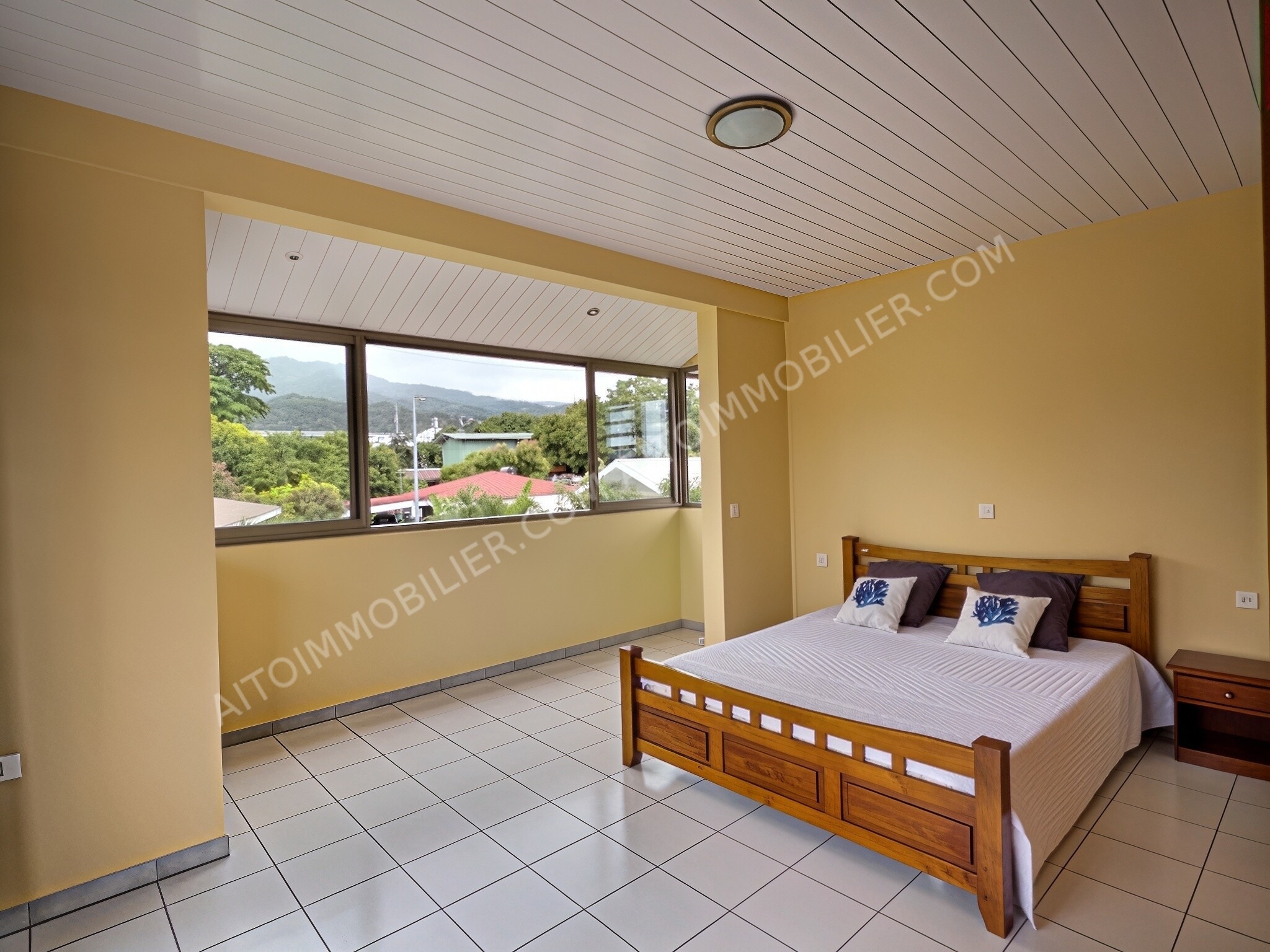 A LOUER MAISON F4 PIRAE 8